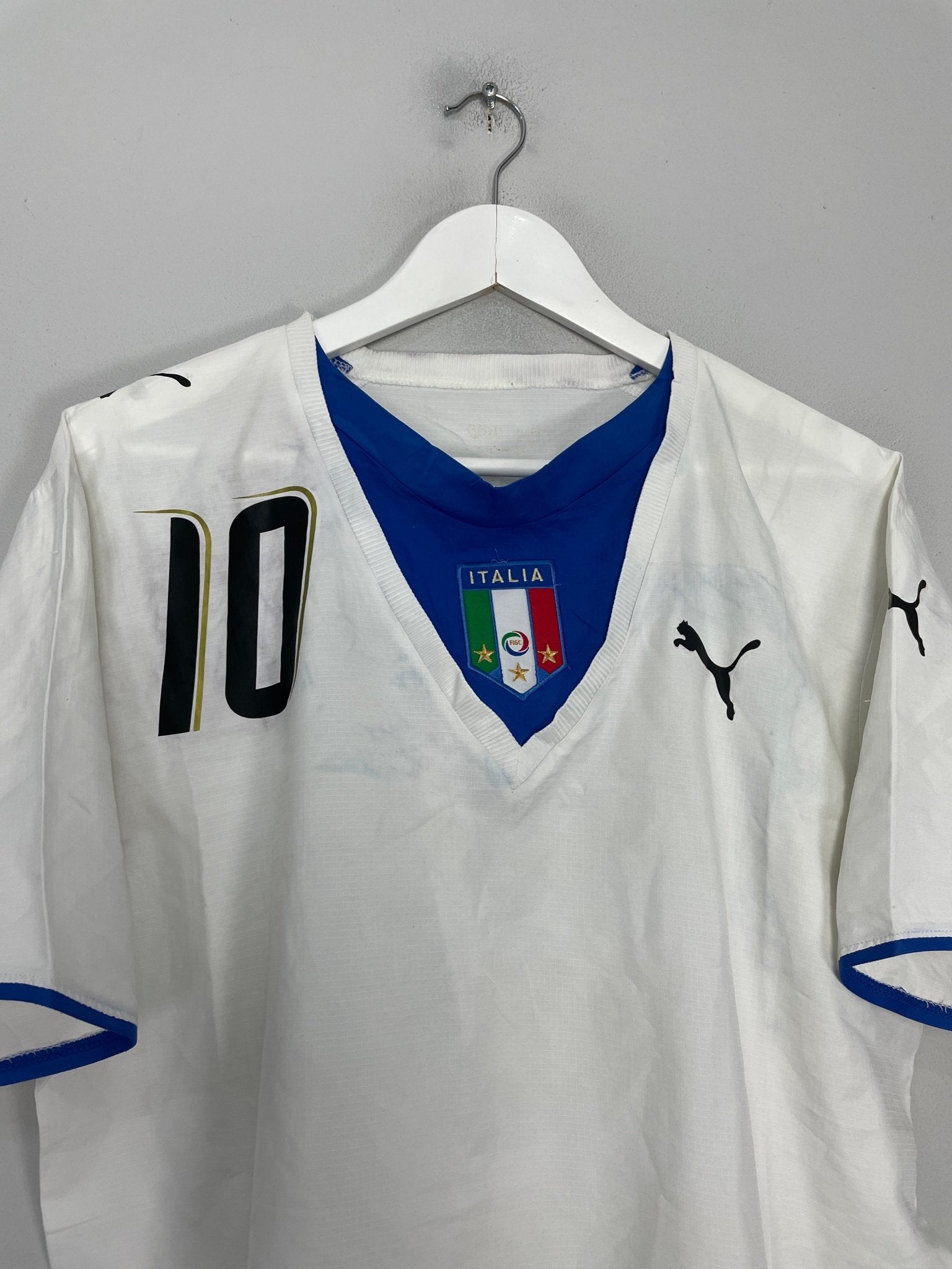 Shop 2006/08 ITALY TOTTI #10 AWAY SHIRT (L) PUMA, classic football shirts, vintage football shirts & retro soccer jerseys at Cult Kits