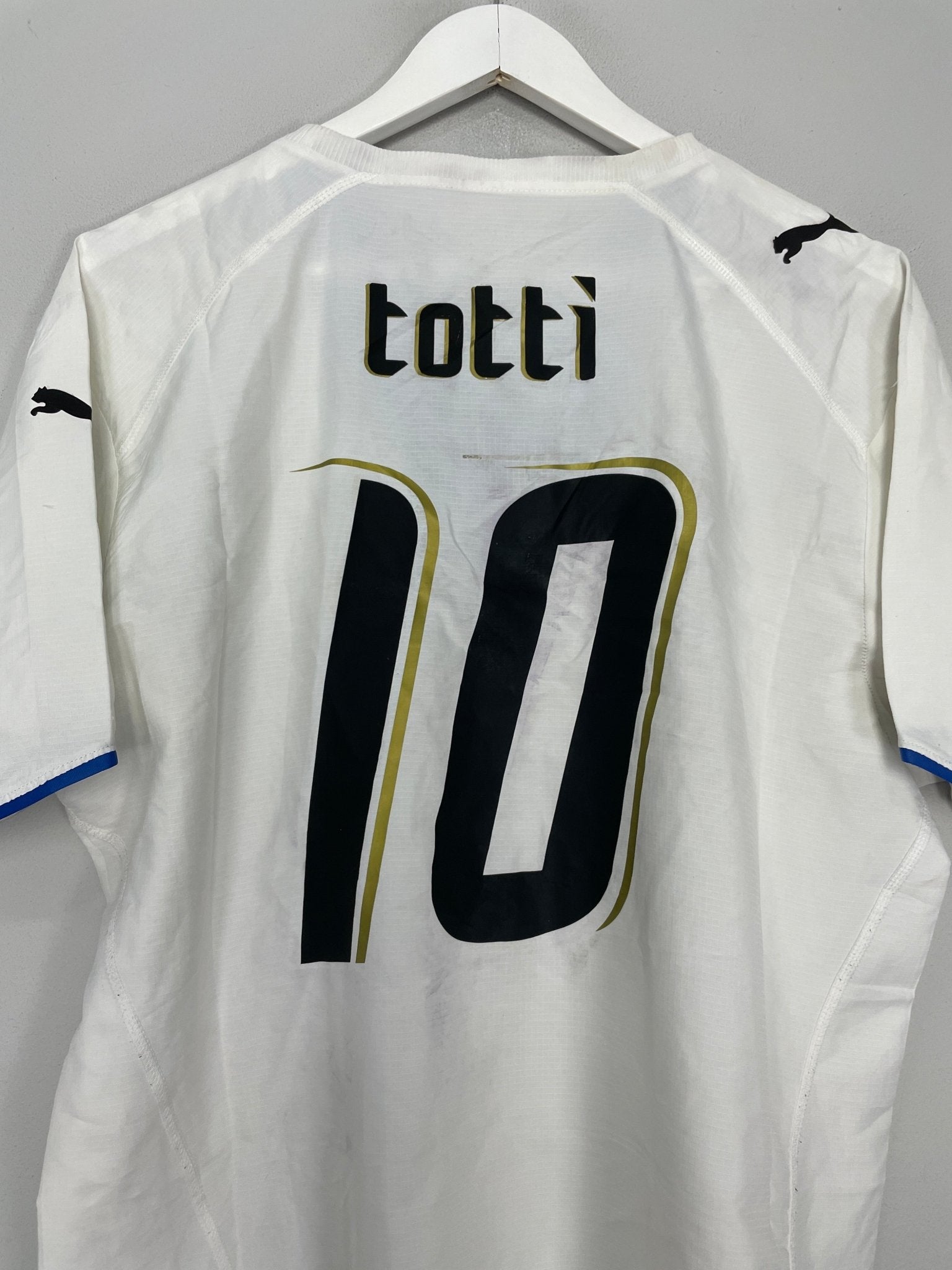 Shop 2006/08 ITALY TOTTI #10 AWAY SHIRT (L) PUMA, classic football shirts, vintage football shirts & retro soccer jerseys at Cult Kits