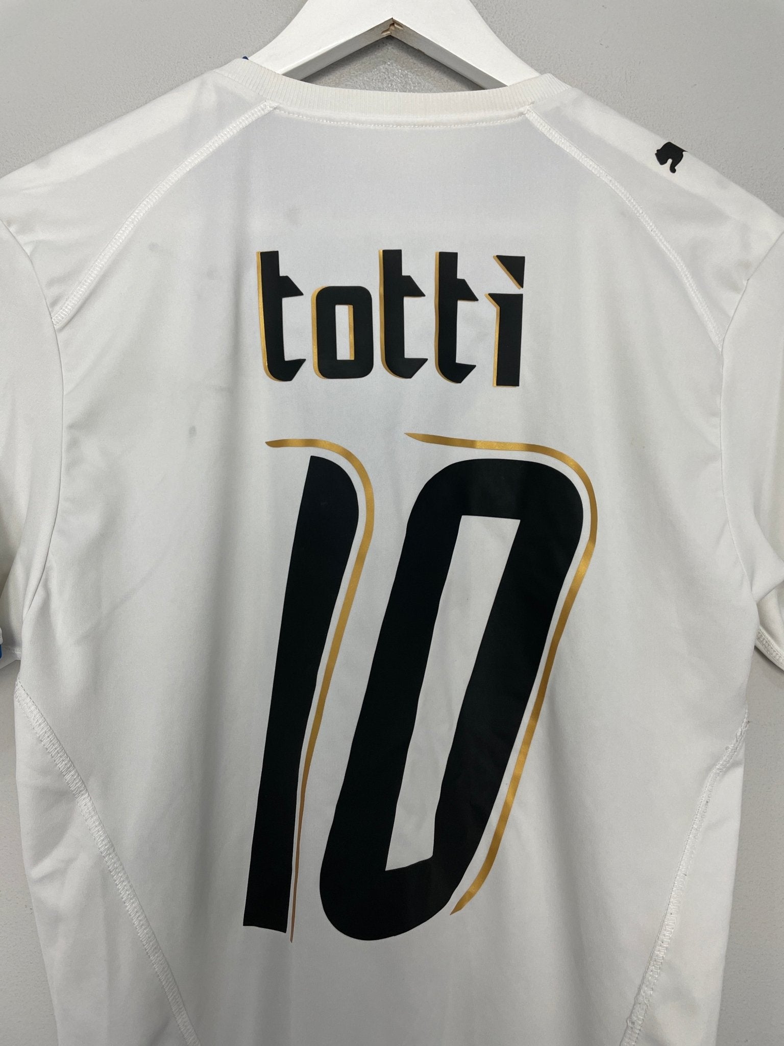 Shop 2006/08 ITALY TOTTI #10 AWAY SHIRT (M) PUMA, classic football shirts, vintage football shirts & retro soccer jerseys at Cult Kits