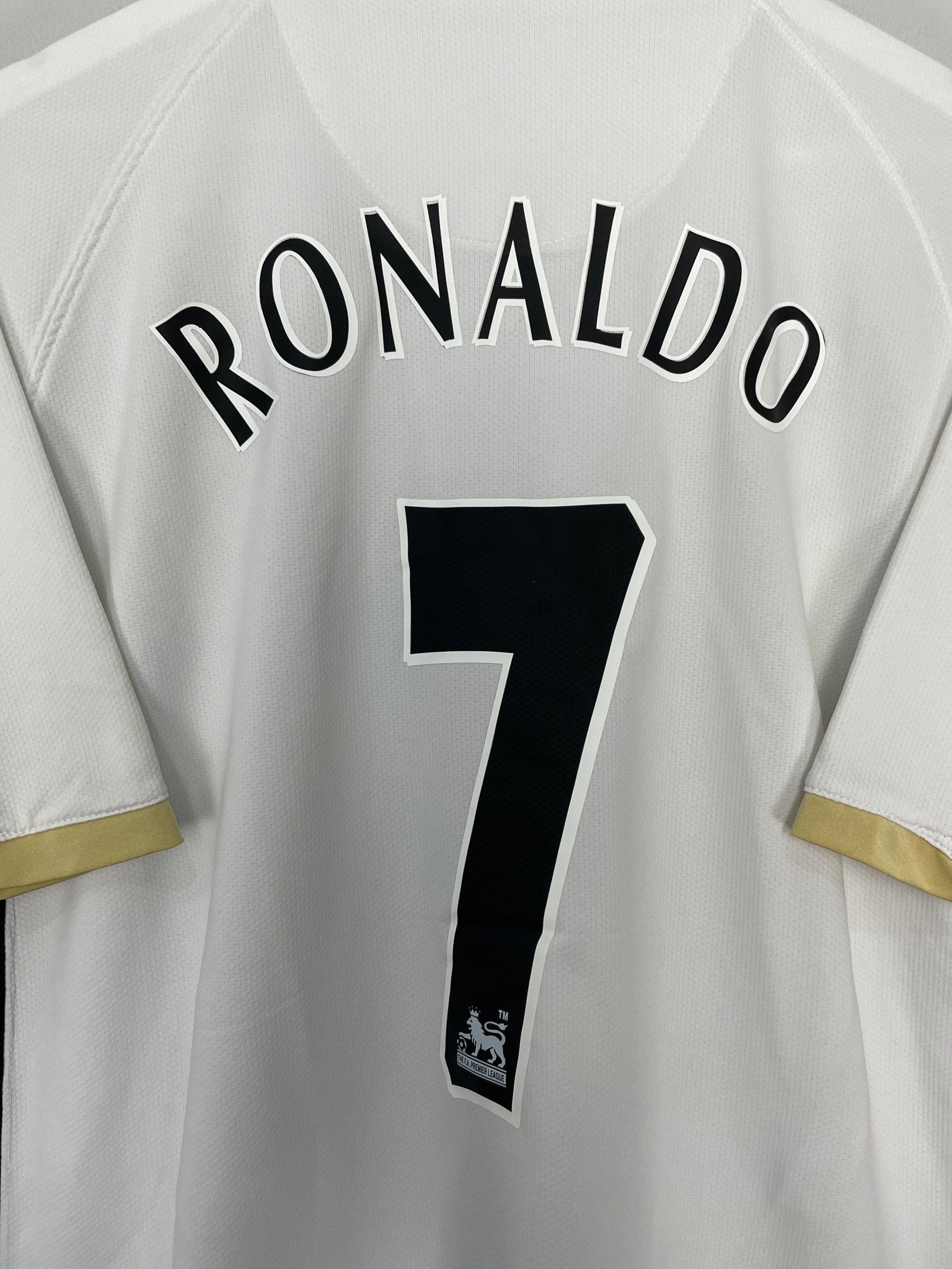 Shop 2006/08 MANCHESTER UNITED RONALDO #7 AWAY SHIRT (L) NIKE, classic football shirts, vintage football shirts & retro soccer jerseys at Cult Kits