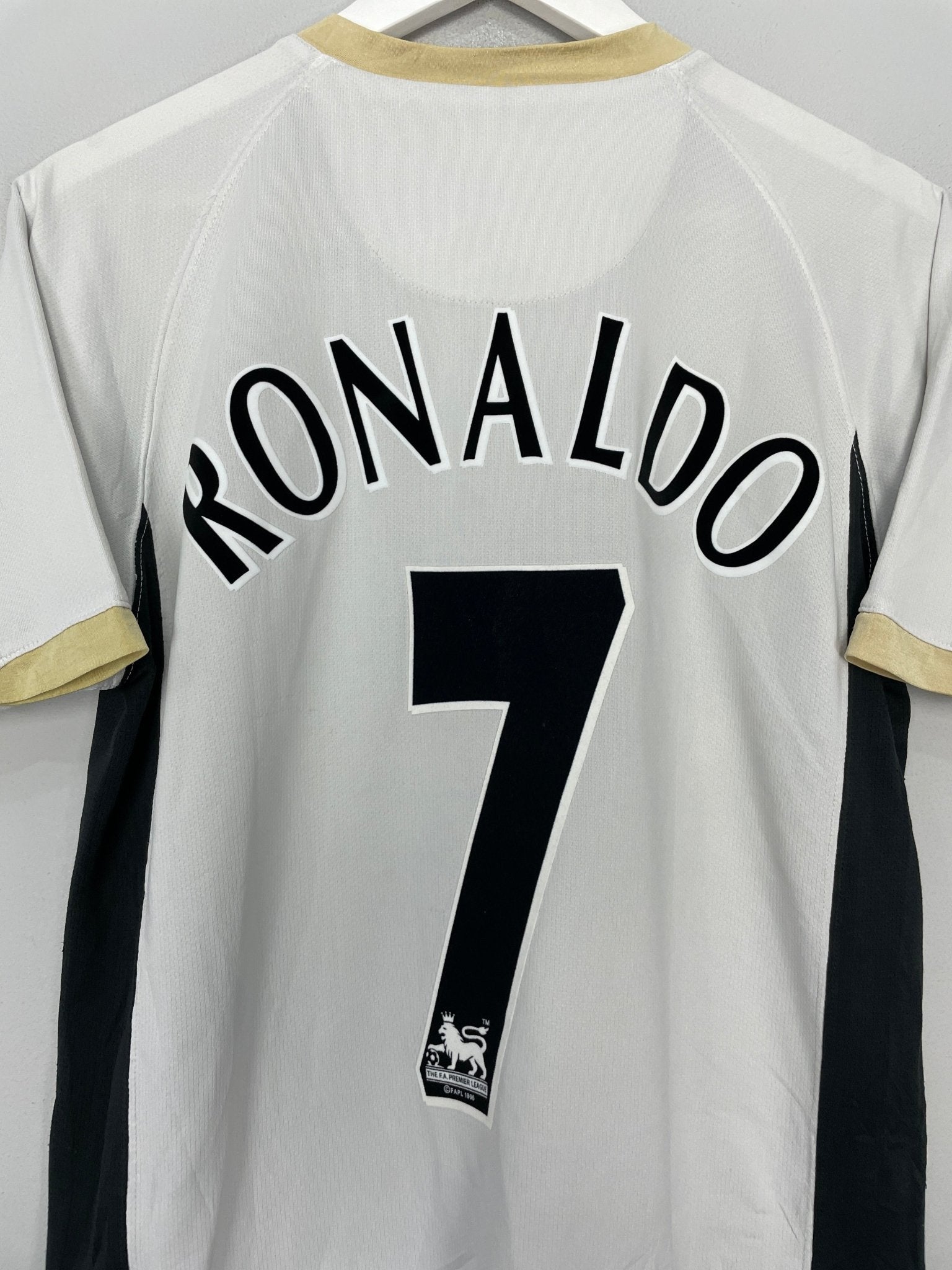 Shop 2006/08 MANCHESTER UNITED RONALDO #7 AWAY SHIRT (M) NIKE, classic football shirts, vintage football shirts & retro soccer jerseys at Cult Kits