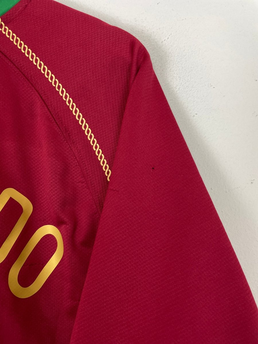 2006/08 PORTUGAL C.RONALDO 17 HOME SHIRT (S) NIKE - Cult Kits - Small - Buy Vintage Football Shirts, Authentic Retro Football Shirts For Sale, Classic Football Shirts & Soccer Jersey