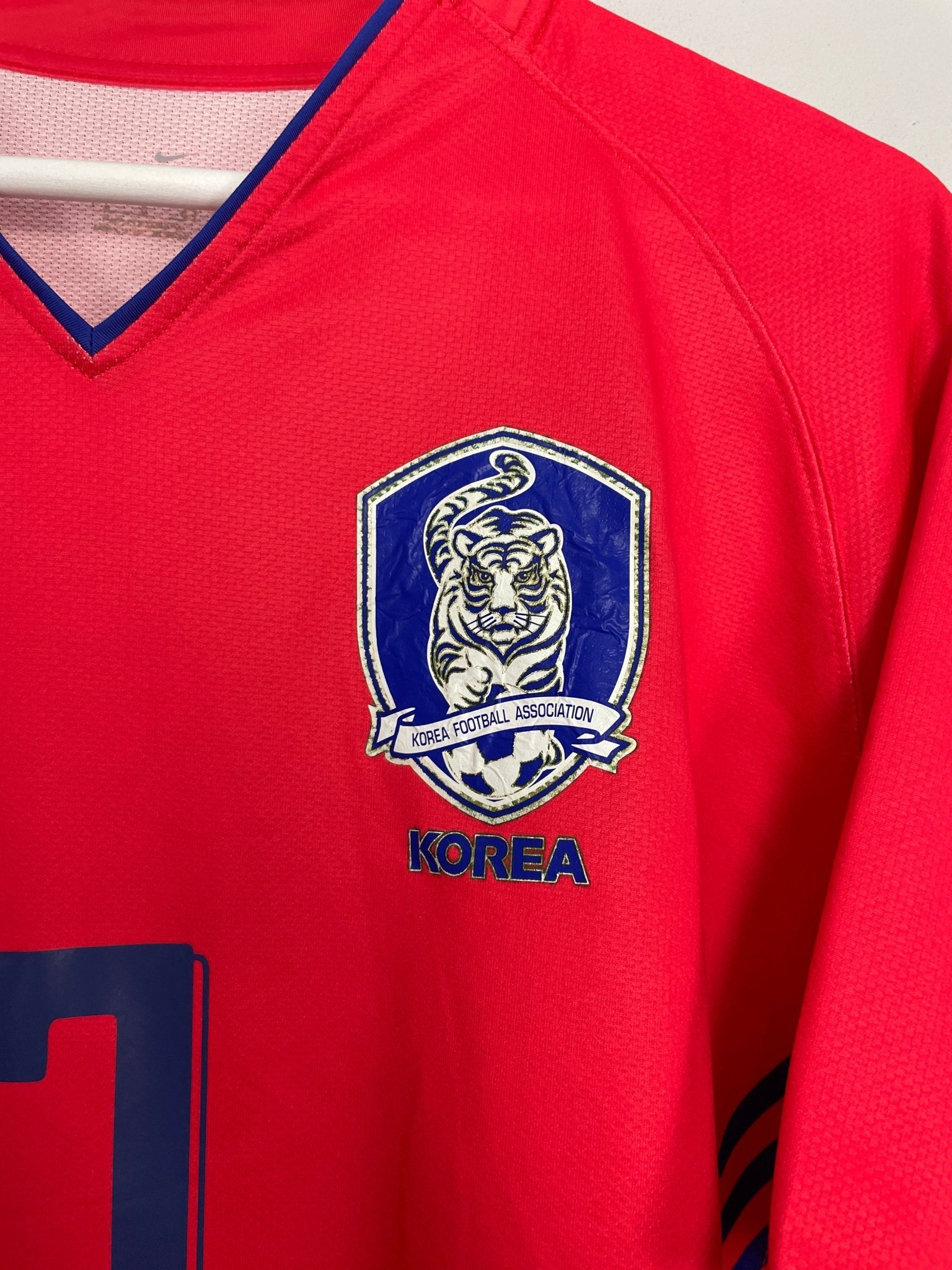 Shop 2006/08 SOUTH KOREA JISUNG #7 HOME SHIRT (L) NIKE, classic football shirts, vintage football shirts & retro soccer jerseys at Cult Kits