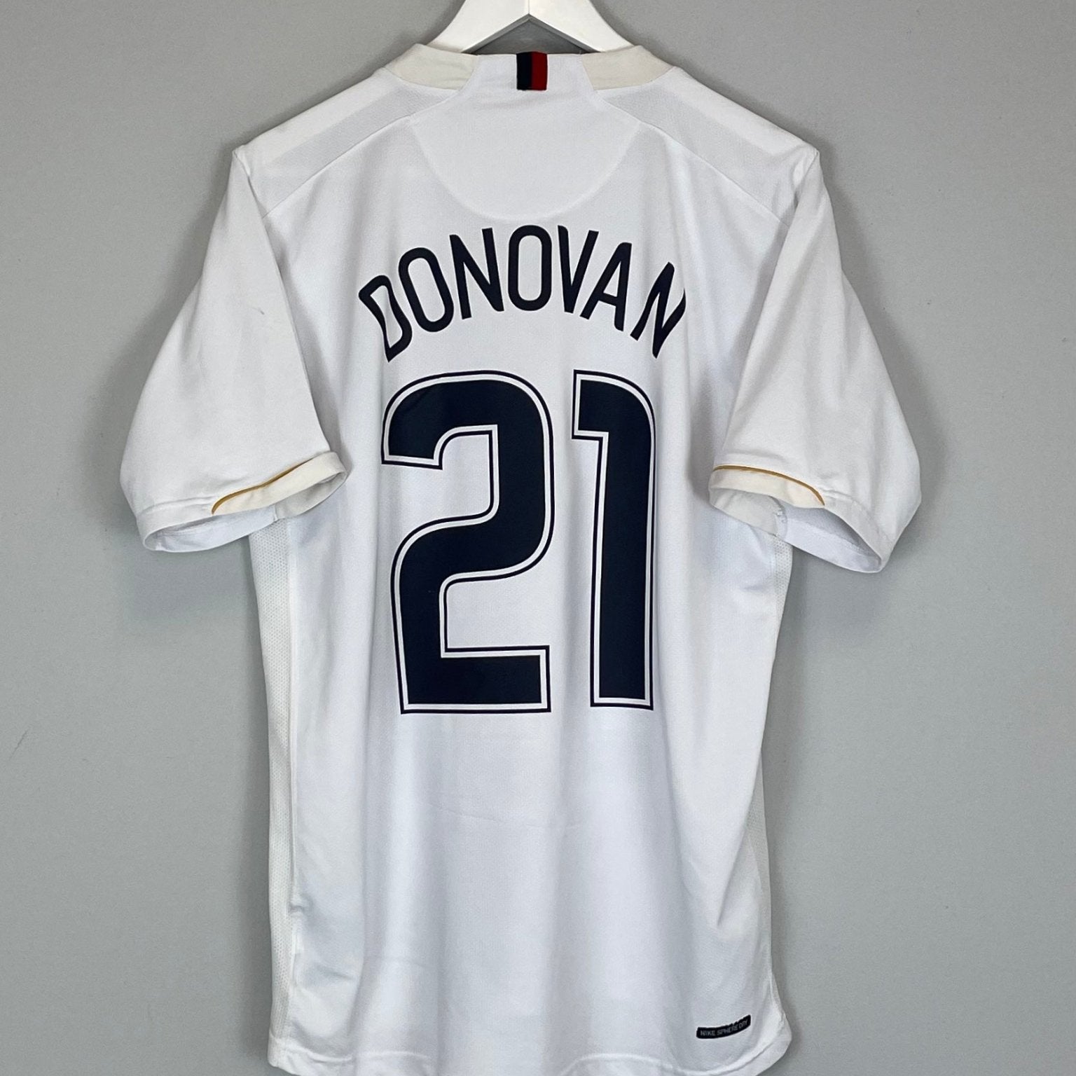 Shop 2006/08 USA DONOVAN #21 HOME SHIRT (M) NIKE, classic football shirts, vintage football shirts & retro soccer jerseys at Cult Kits