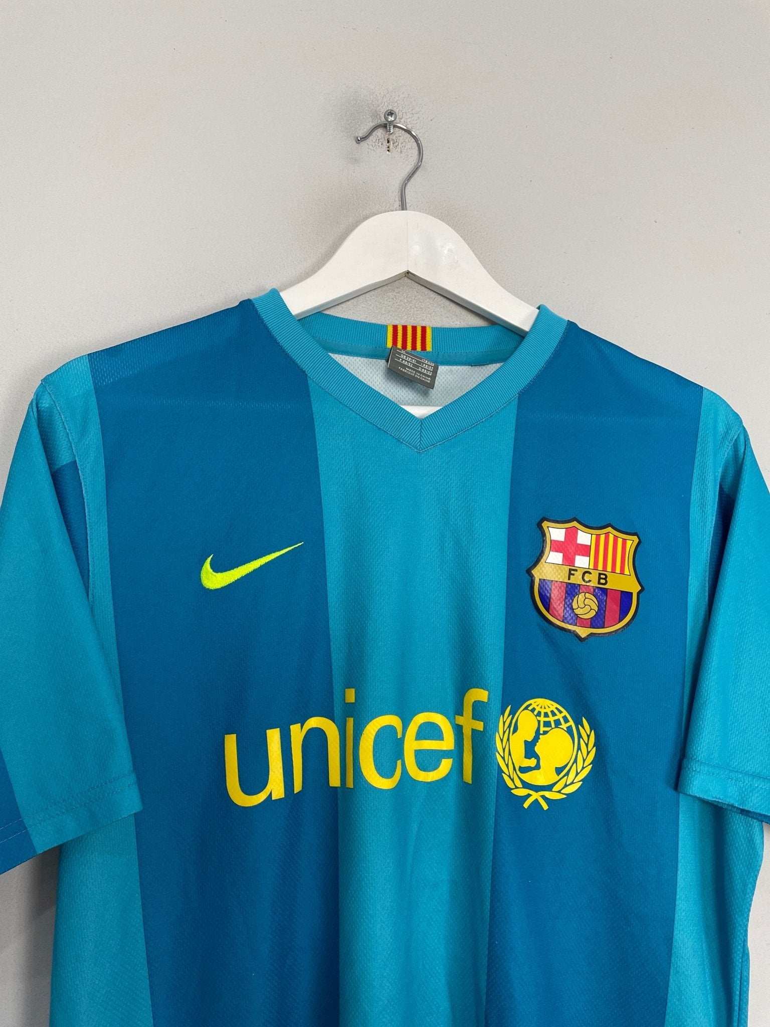 Shop 2007/08 BARCELONA AWAY SHIRT (M) NIKE BASIC, classic football shirts, vintage football shirts & retro soccer jerseys at Cult Kits