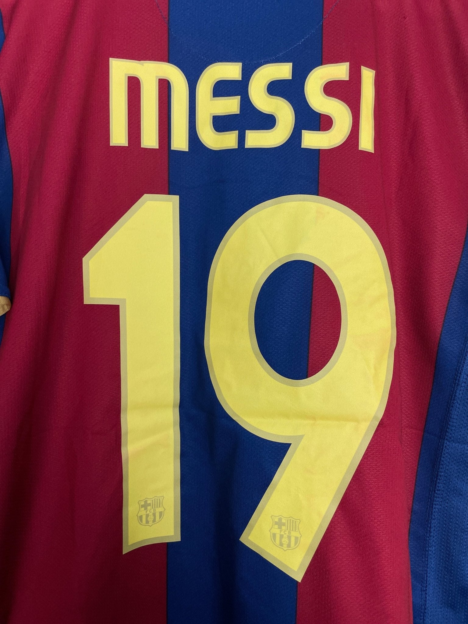 Shop 2007/08 BARCELONA MESSI #19 HOME SHIRT (M) NIKE, classic football shirts, vintage football shirts & retro soccer jerseys at Cult Kits