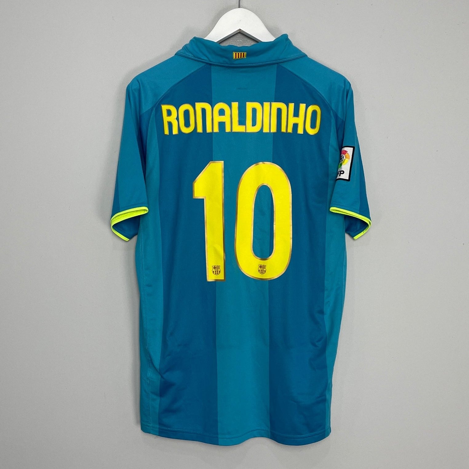 Shop 2007/08 BARCELONA RONALDINHO #10 AWAY SHIRT (L) NIKE, classic football shirts, vintage football shirts & retro soccer jerseys at Cult Kits