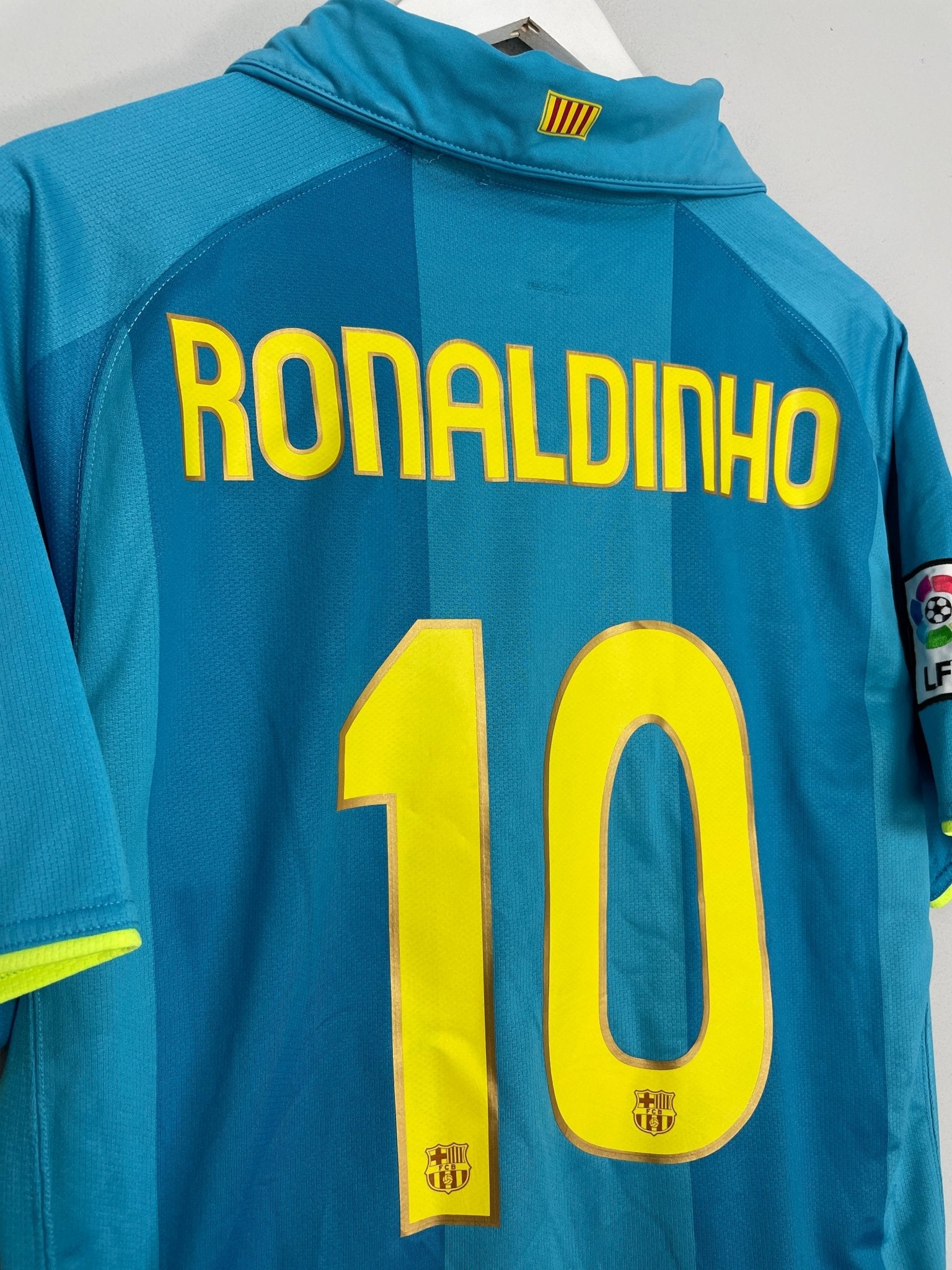 Shop 2007/08 BARCELONA RONALDINHO #10 AWAY SHIRT (L) NIKE, classic football shirts, vintage football shirts & retro soccer jerseys at Cult Kits