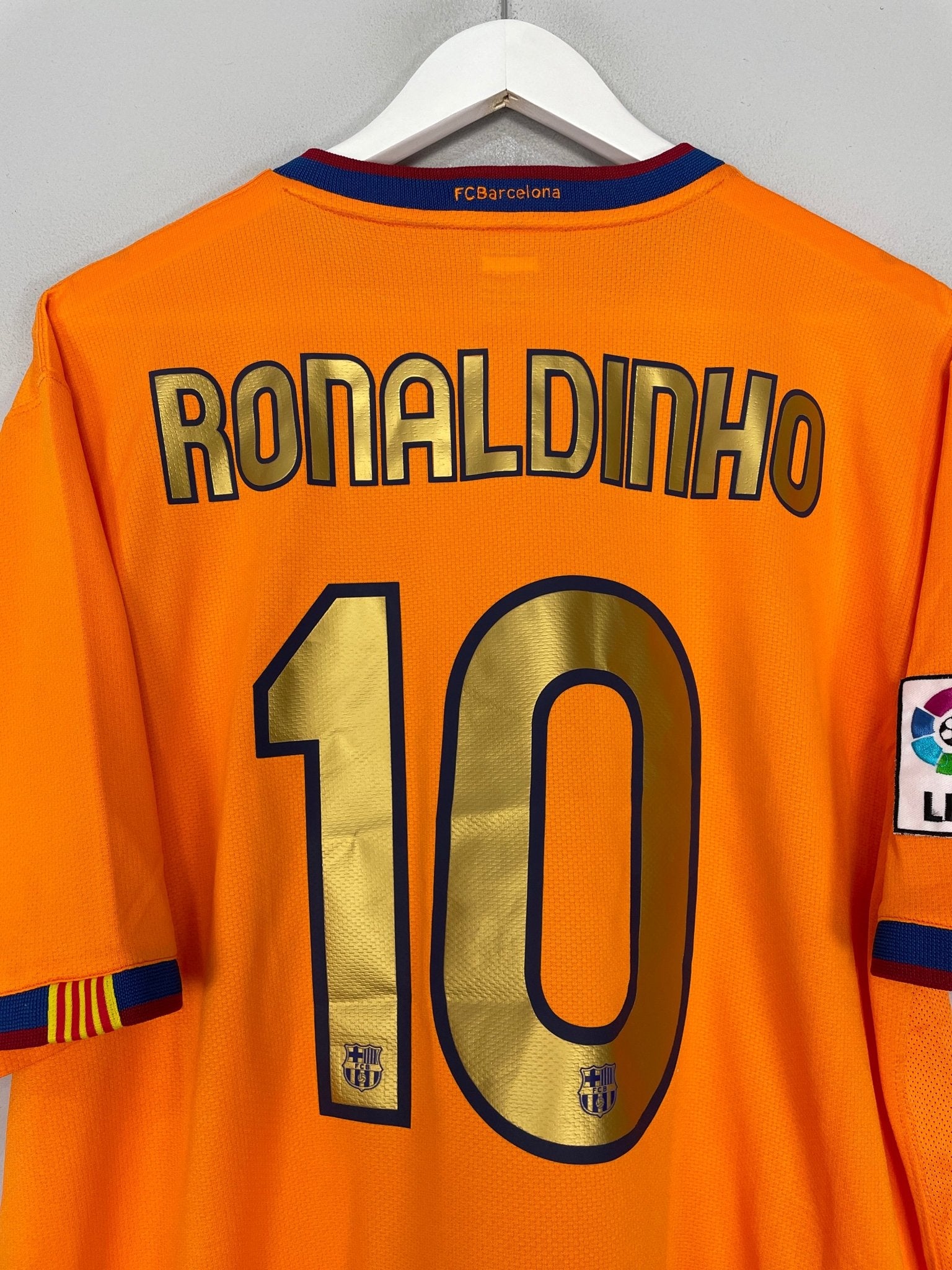 Shop 2007/08 BARCELONA RONALDINHO #10 AWAY SHIRT (XL) NIKE, classic football shirts, vintage football shirts & retro soccer jerseys at Cult Kits