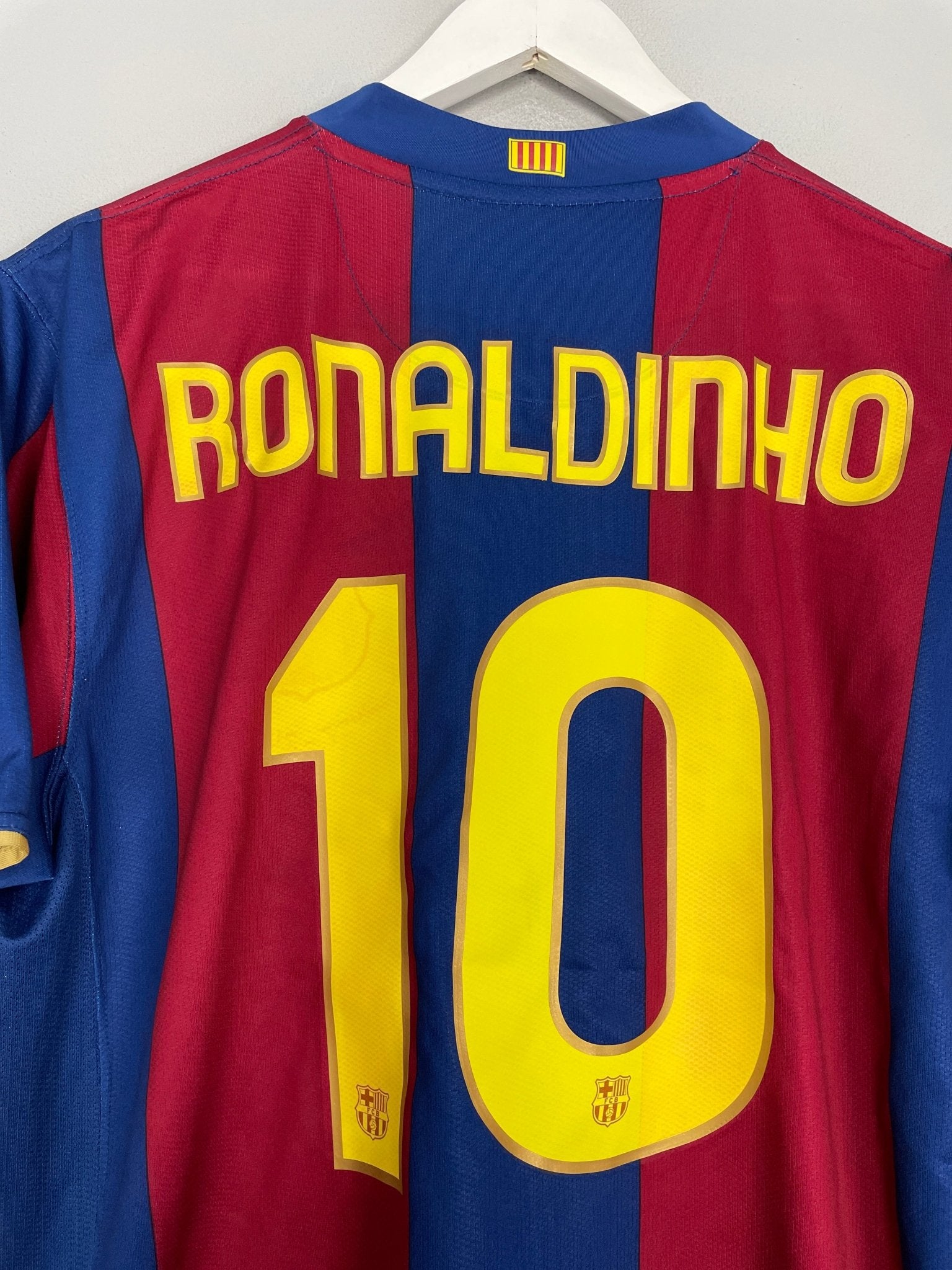 Shop 2007/08 BARCELONA RONALDINHO #10 HOME SHIRT (L) NIKE, classic football shirts, vintage football shirts & retro soccer jerseys at Cult Kits