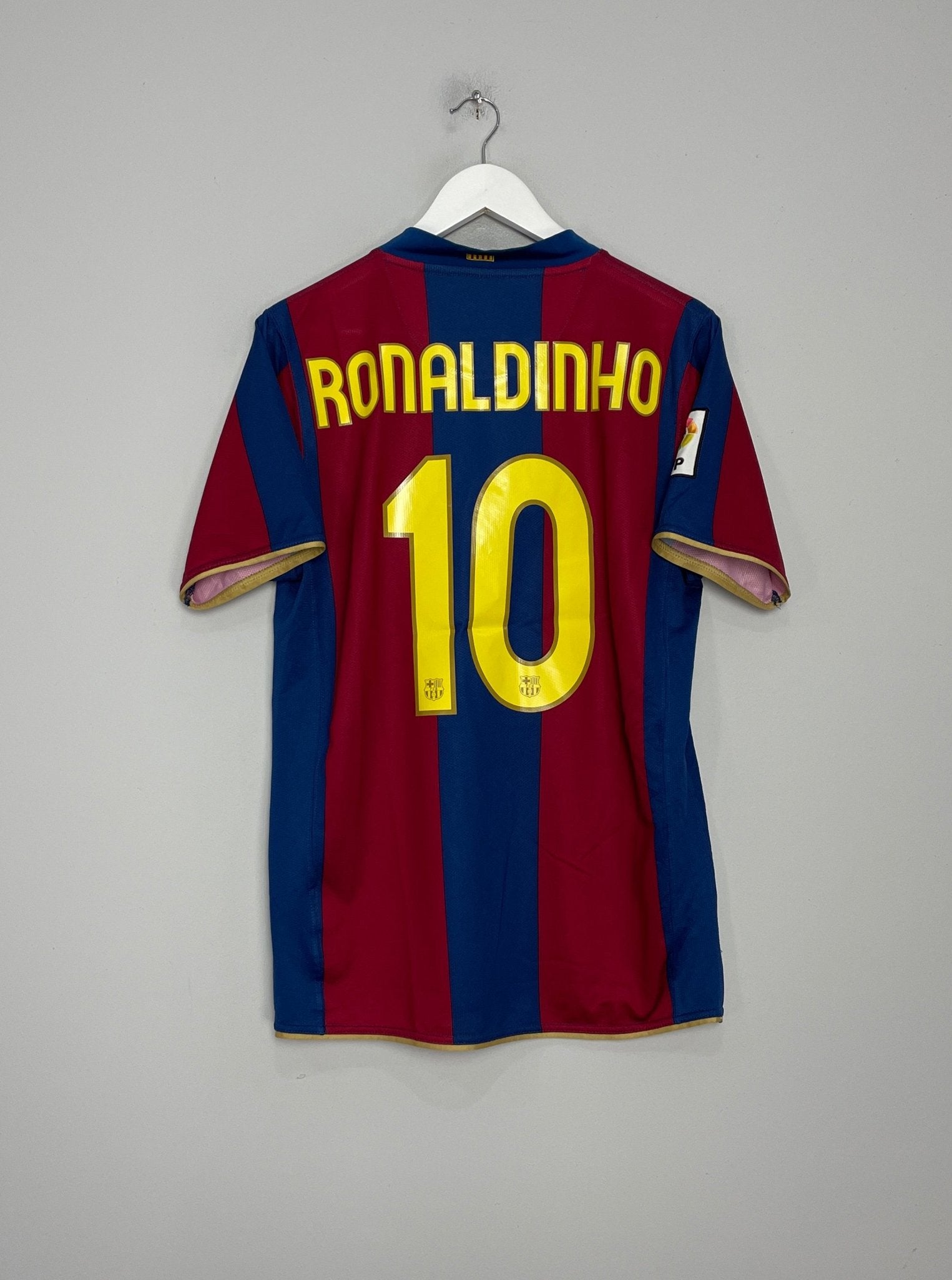 Shop 2007/08 BARCELONA RONALDINHO #10 HOME SHIRT (M) NIKE, classic football shirts, vintage football shirts & retro soccer jerseys at Cult Kits