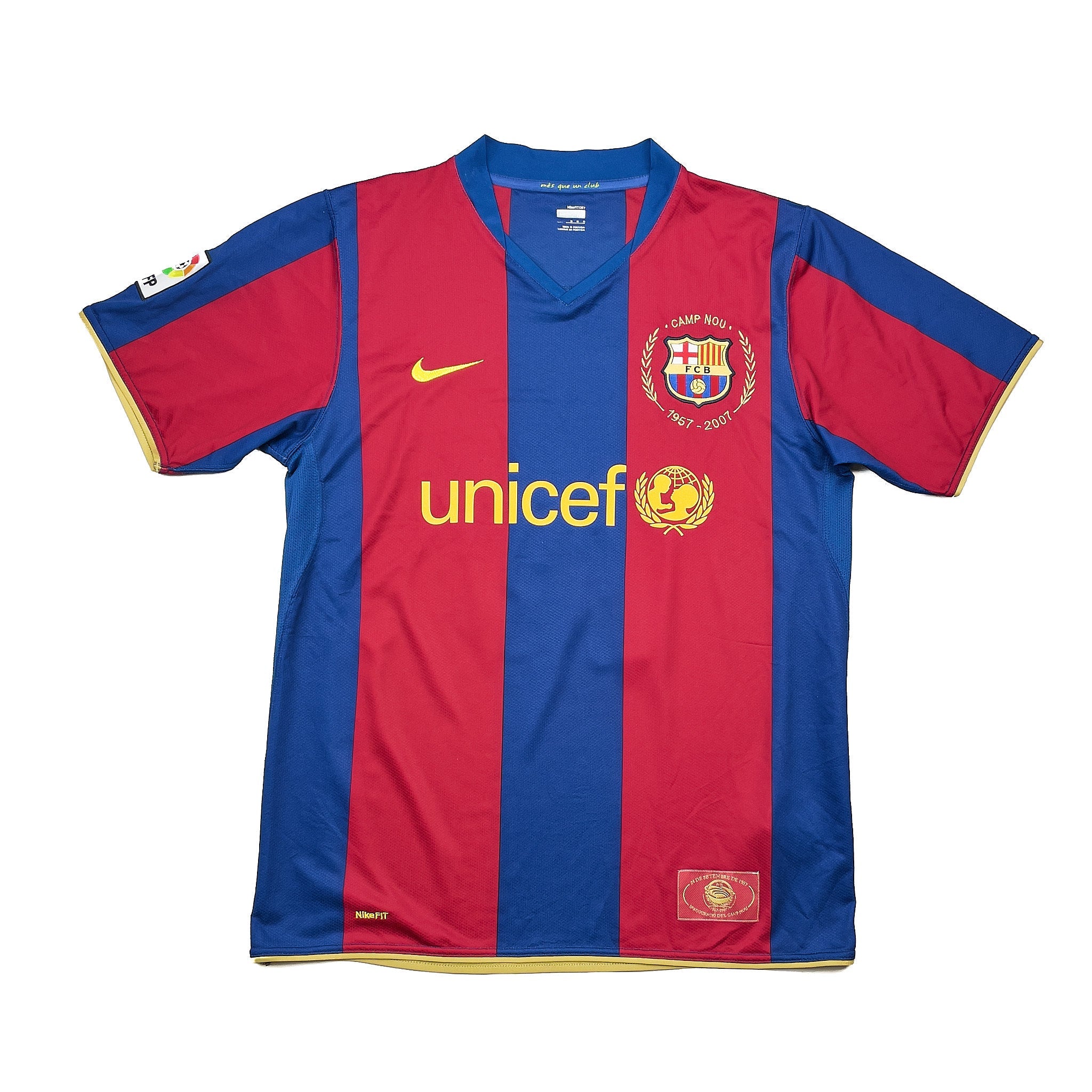Buy 2007/08 Barcelona Ronaldinho 10 Home Shirt (M) Nike ~ Free worldwide shipping ~ Authentic Vintage Football Shirts from Cult Kits