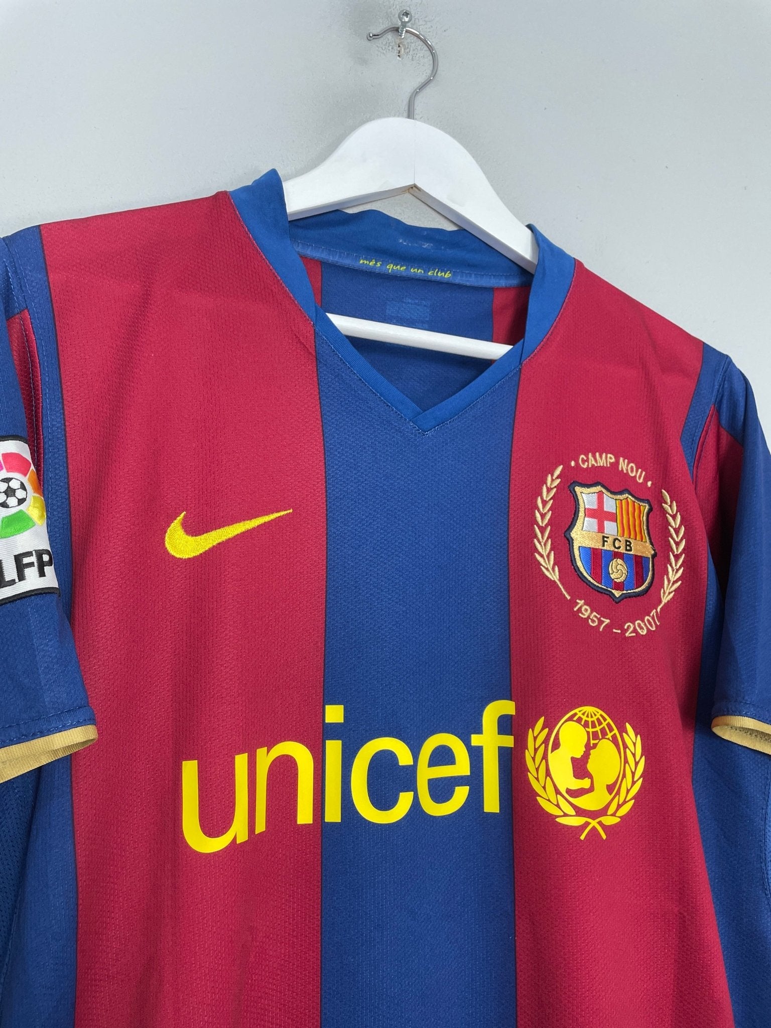 Shop 2007/08 BARCELONA RONALDINHO #10 HOME SHIRT (M) NIKE, classic football shirts, vintage football shirts & retro soccer jerseys at Cult Kits