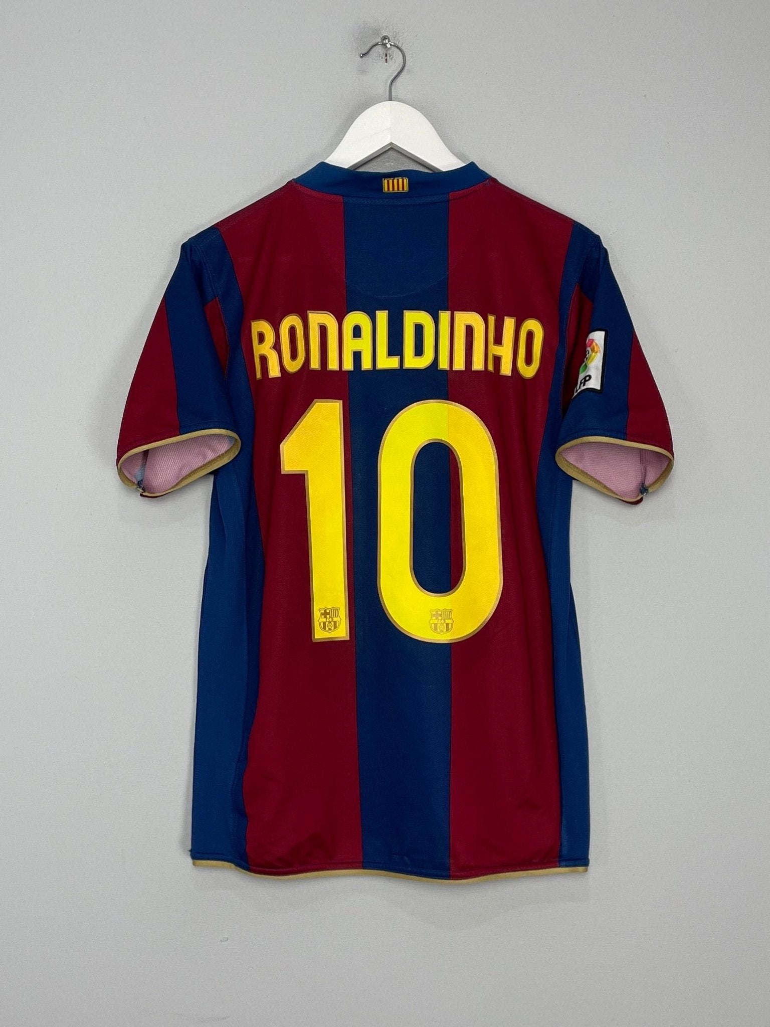 Shop 2007/08 BARCELONA RONALDINHO #10 HOME SHIRT (M) NIKE, classic football shirts, vintage football shirts & retro soccer jerseys at Cult Kits
