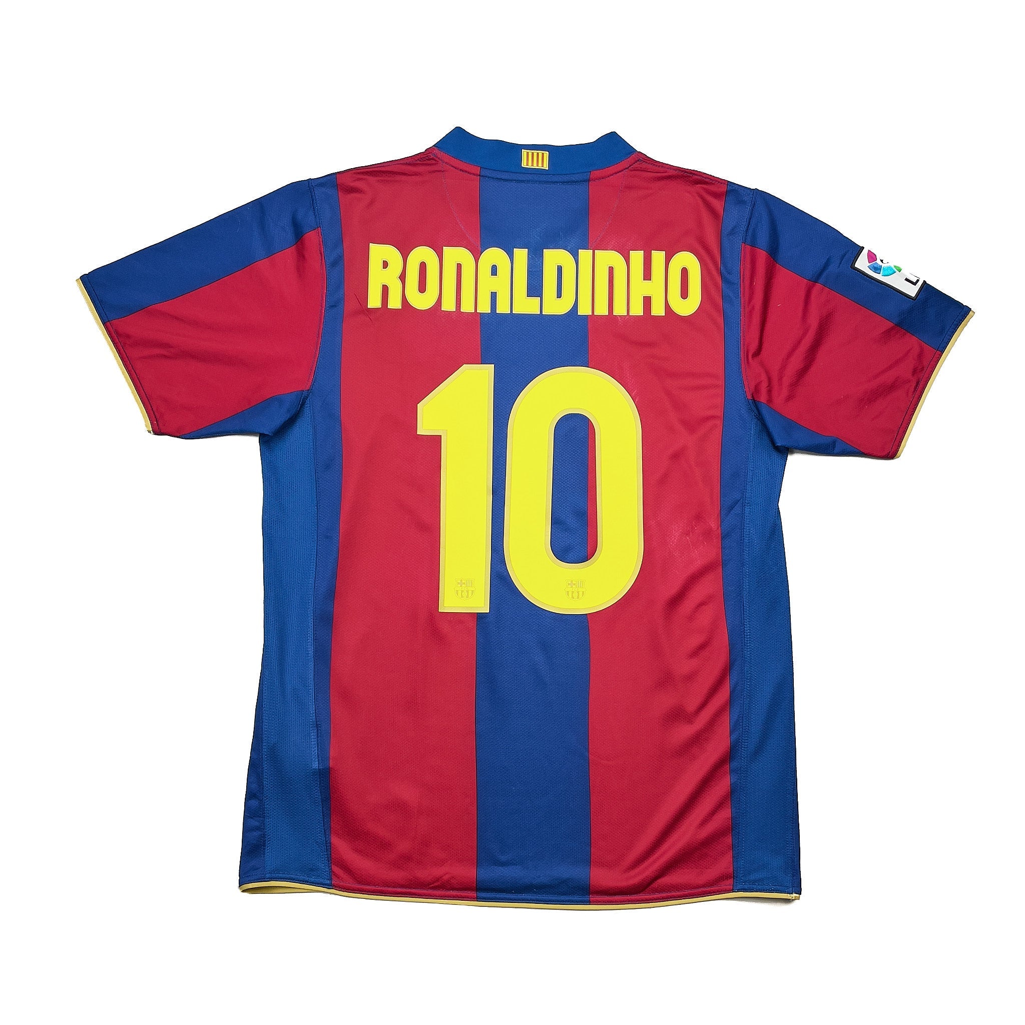 Buy 2007/08 Barcelona Ronaldinho 10 Home Shirt (M) Nike ~ Free worldwide shipping ~ Authentic Vintage Football Shirts from Cult Kits