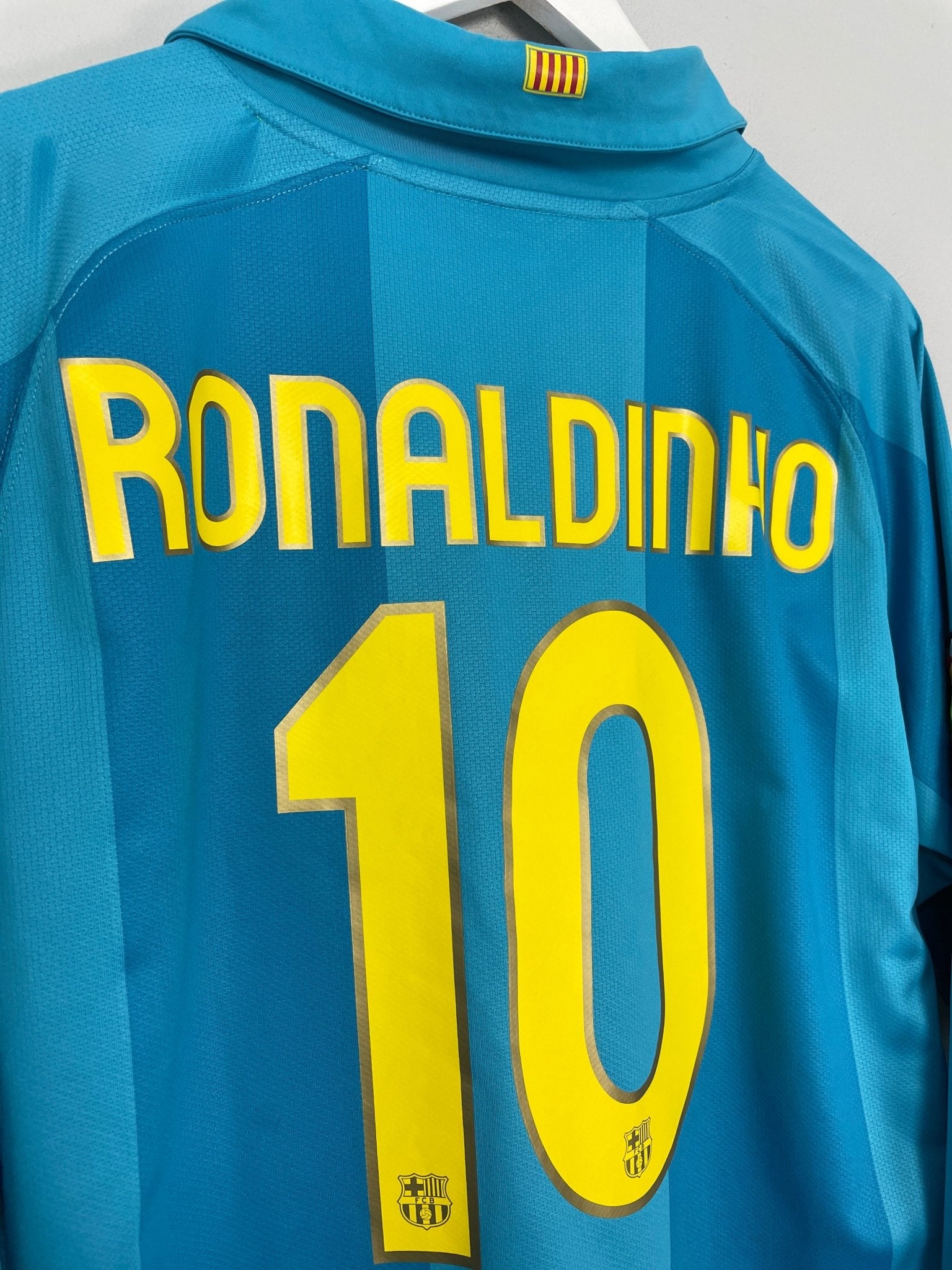 2007/08 BARCELONA RONALDINHO #10 L/S AWAY SHIRT (XL) NIKE – Cult Kits