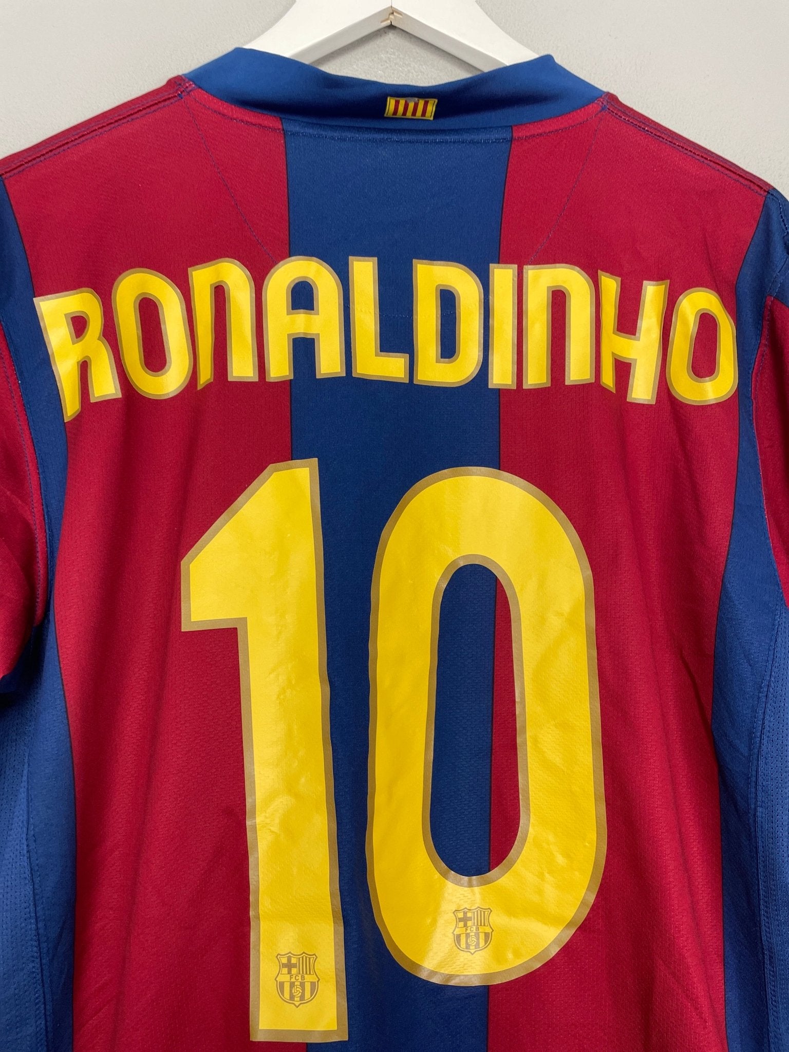 Shop 2007/08 BARCELONA RONALDINHO #10 L/S HOME SHIRT (M) NIKE, classic football shirts, vintage football shirts & retro soccer jerseys at Cult Kits