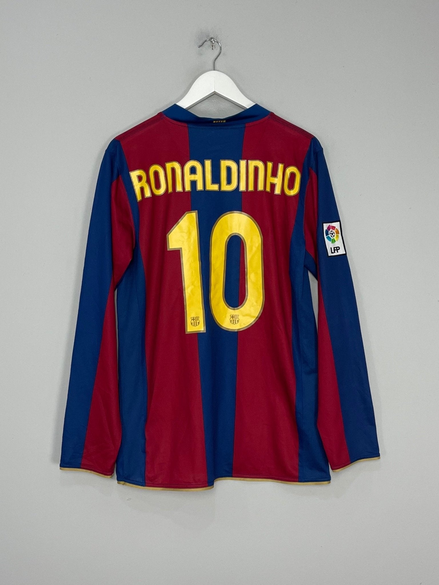 Shop 2007/08 BARCELONA RONALDINHO #10 L/S HOME SHIRT (M) NIKE, classic football shirts, vintage football shirts & retro soccer jerseys at Cult Kits