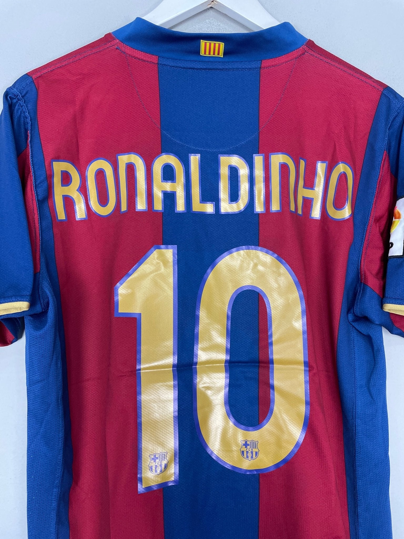 Shop 2007/08 BARCELONA RONALDINHO #80 HOME SHIRT (M) NIKE, classic football shirts, vintage football shirts & retro soccer jerseys at Cult Kits