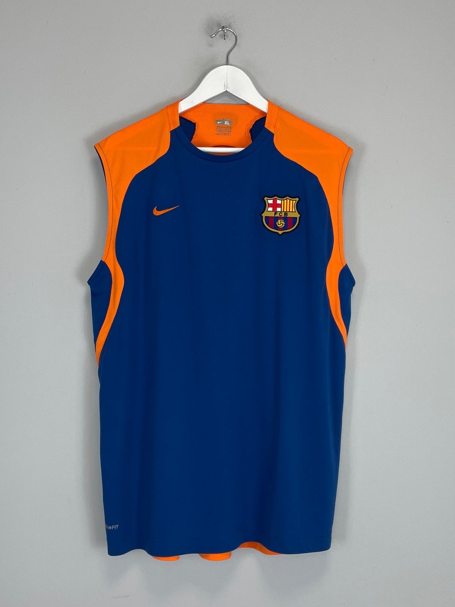 Shop 2007/08 BARCELONA TRAINING VEST (XL) NIKE, classic football shirts, vintage football shirts & retro soccer jerseys at Cult Kits