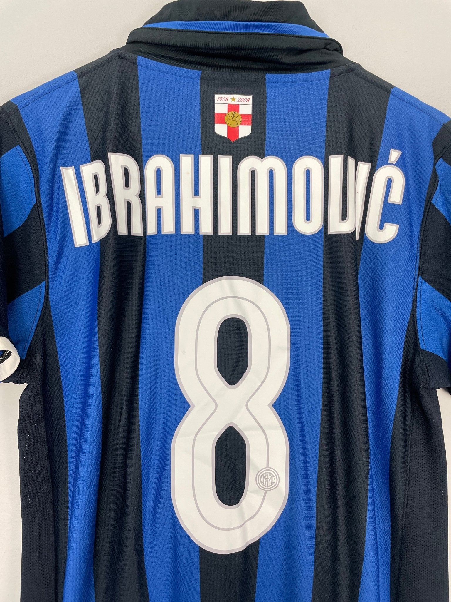 Shop 2007/08 INTER MILAN IBRAHIMOVIC #8 *CENTENARY* HOME SHIRT (M) NIKE, classic football shirts, vintage football shirts & retro soccer jerseys at Cult Kits