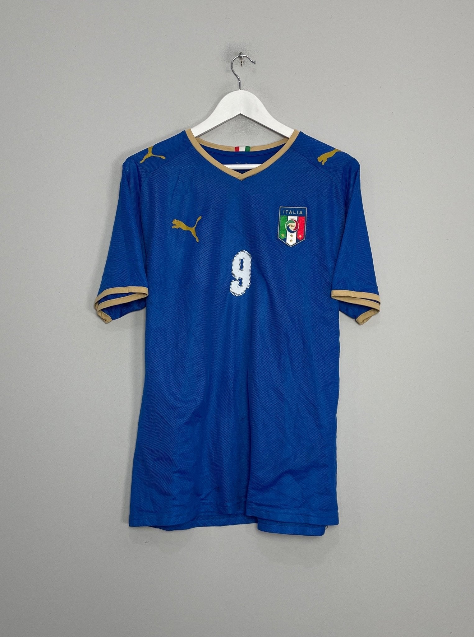 Shop 2007/08 ITALY TONI #9 HOME SHIRT (L) PUMA, classic football shirts, vintage football shirts & retro soccer jerseys at Cult Kits