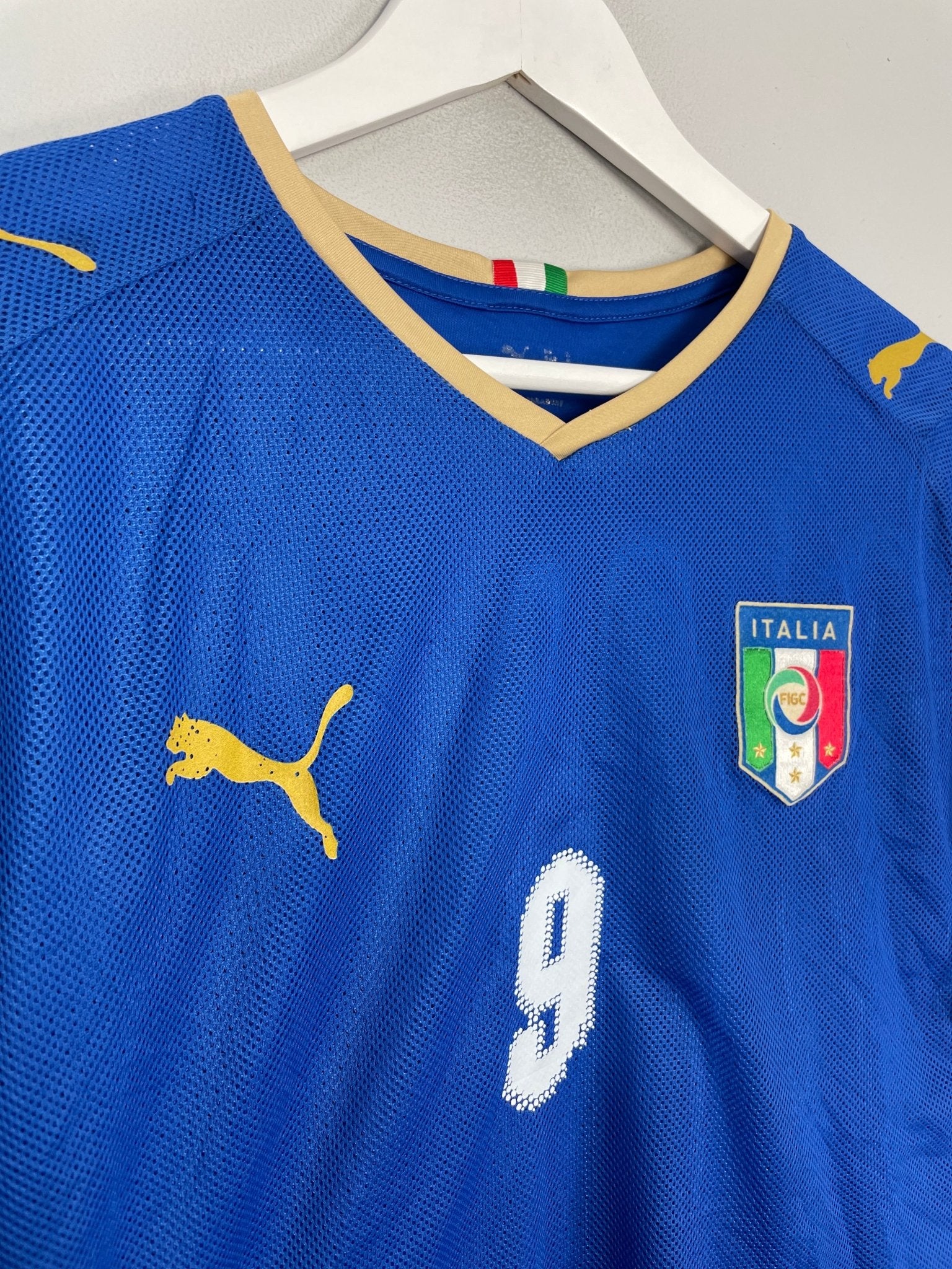 Shop 2007/08 ITALY TONI #9 HOME SHIRT (L) PUMA, classic football shirts, vintage football shirts & retro soccer jerseys at Cult Kits