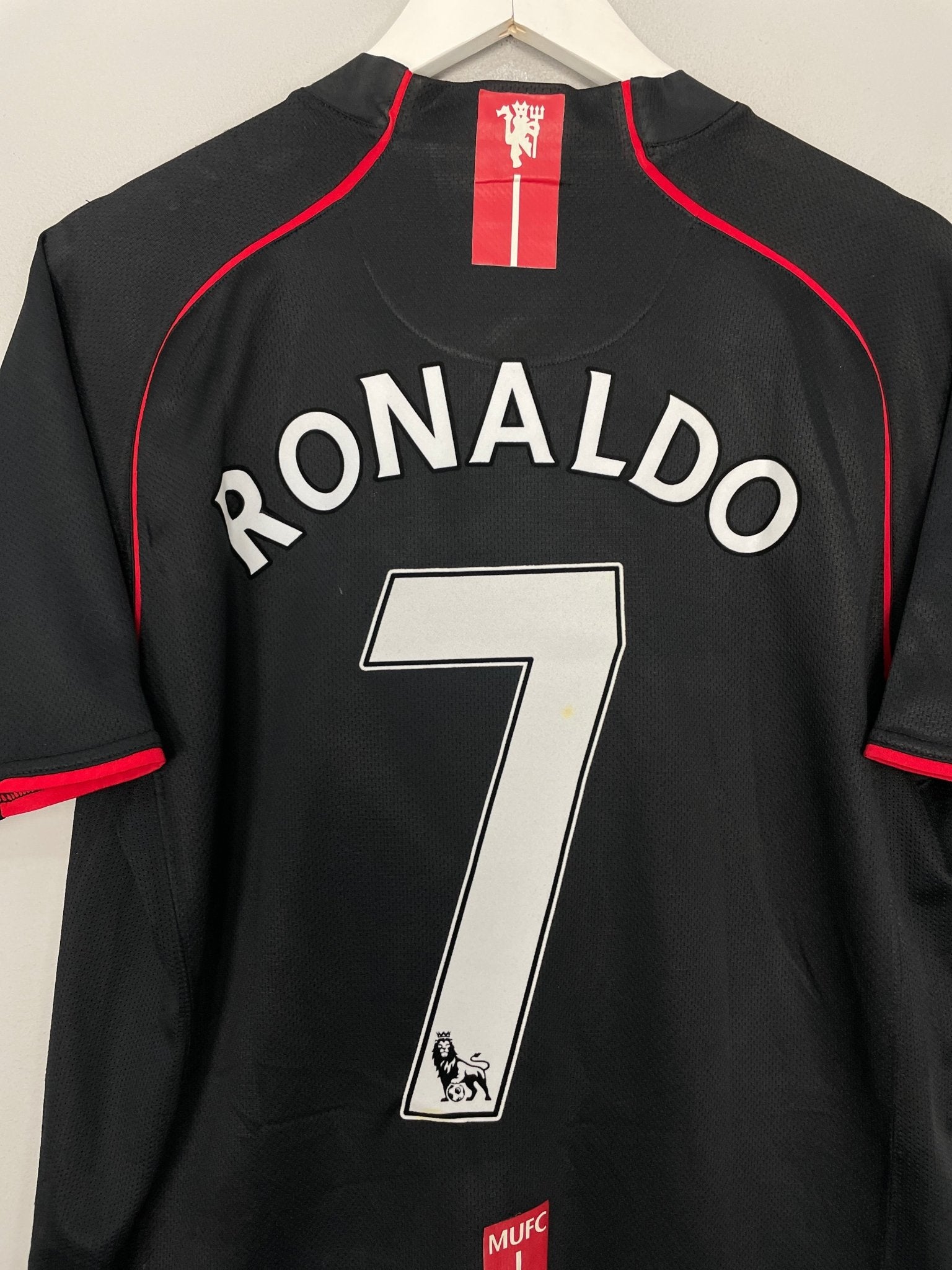Shop 2007/08 MANCHESTER UNITED RONALDO #7 AWAY SHIRT (L) NIKE, classic football shirts, vintage football shirts & retro soccer jerseys at Cult Kits