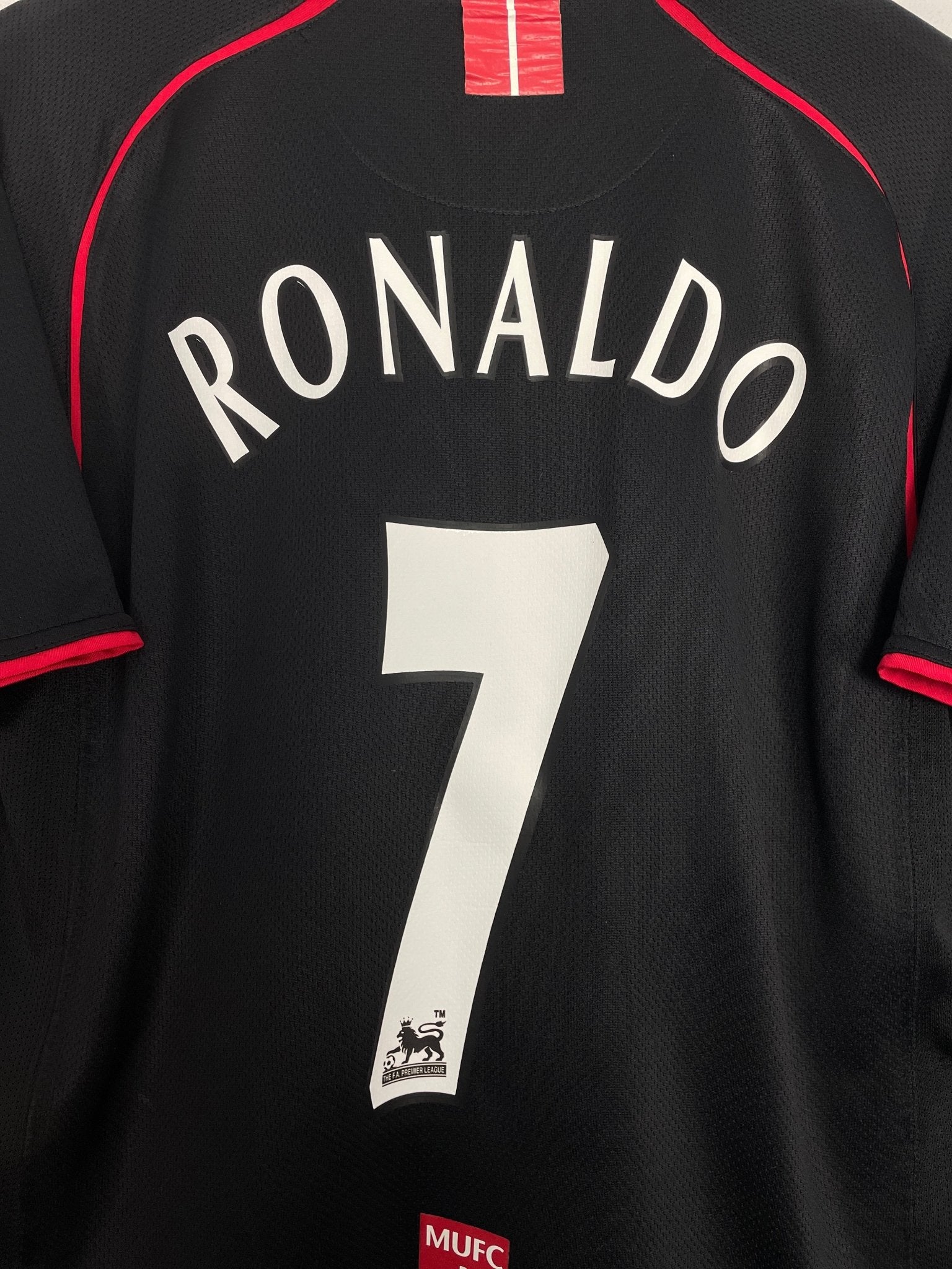 Shop 2007/08 MANCHESTER UNITED RONALDO #7 AWAY SHIRT (L) NIKE, classic football shirts, vintage football shirts & retro soccer jerseys at Cult Kits