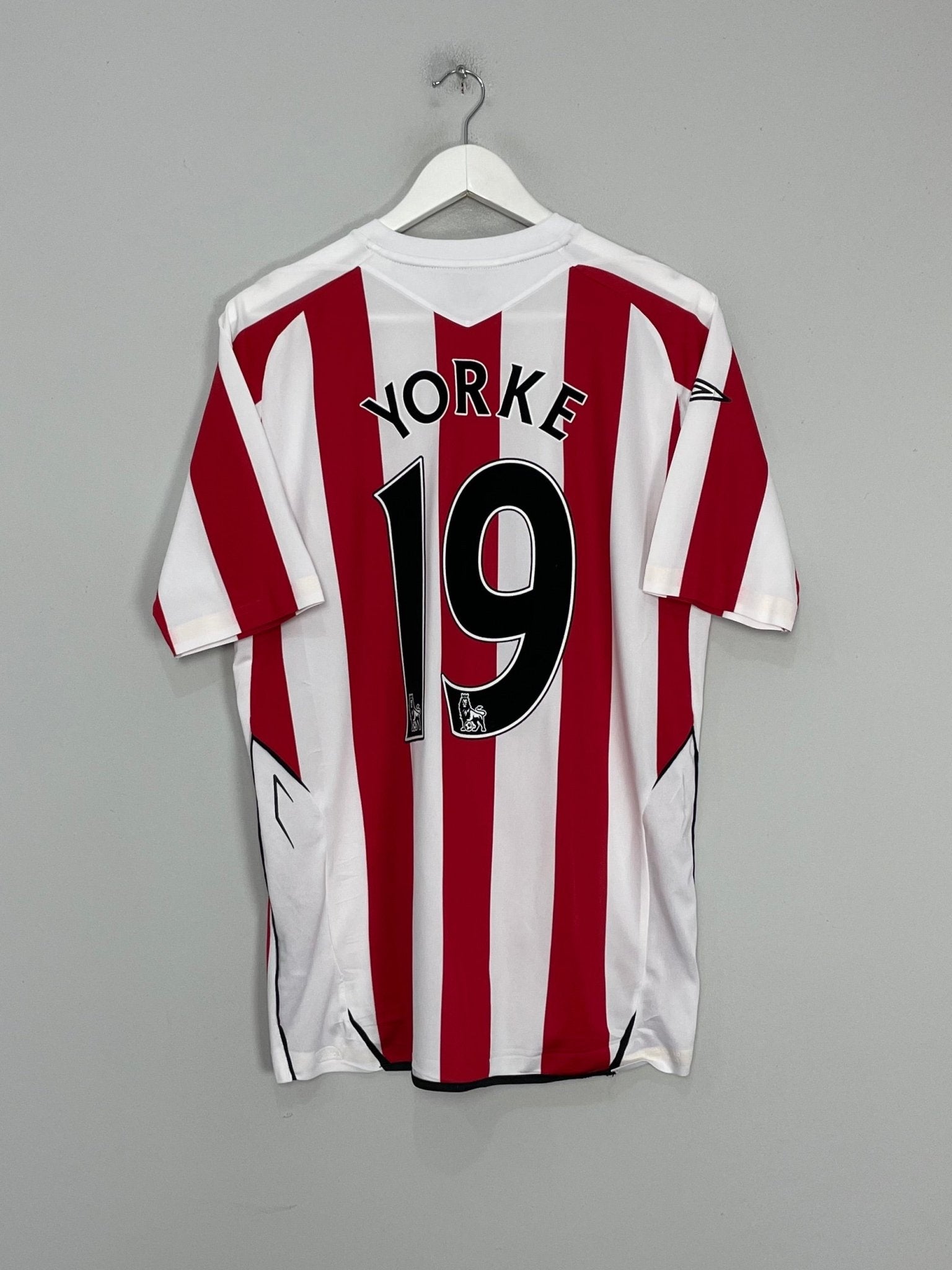 Shop 2007/08 SUNDERLAND YORKE #19 HOME SHIRT (M) UMBRO, classic football shirts, vintage football shirts & retro soccer jerseys at Cult Kits