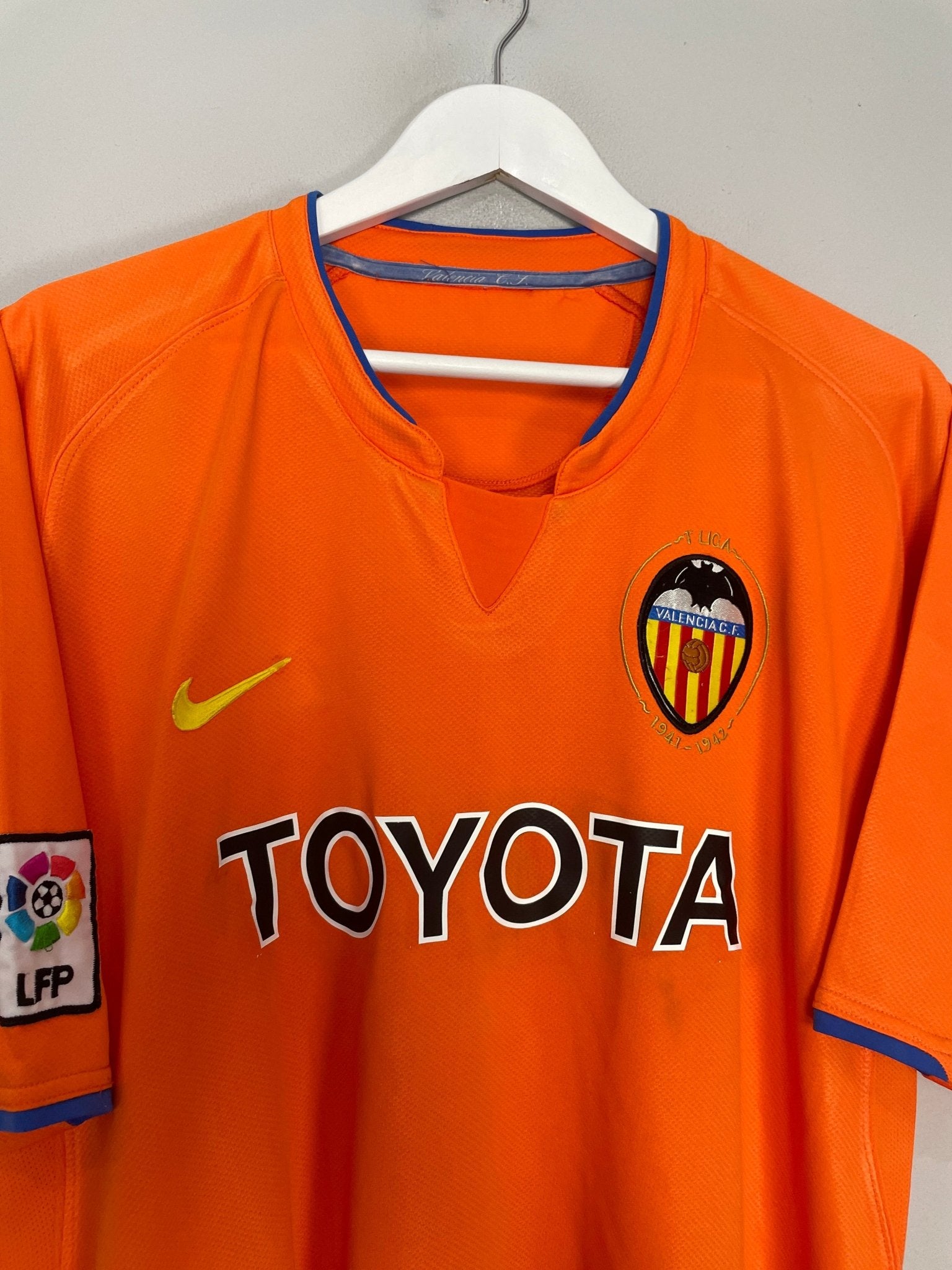 Shop 2007/08 VALENCIA AWAY SHIRT (M) NIKE, classic football shirts, vintage football shirts & retro soccer jerseys at Cult Kits