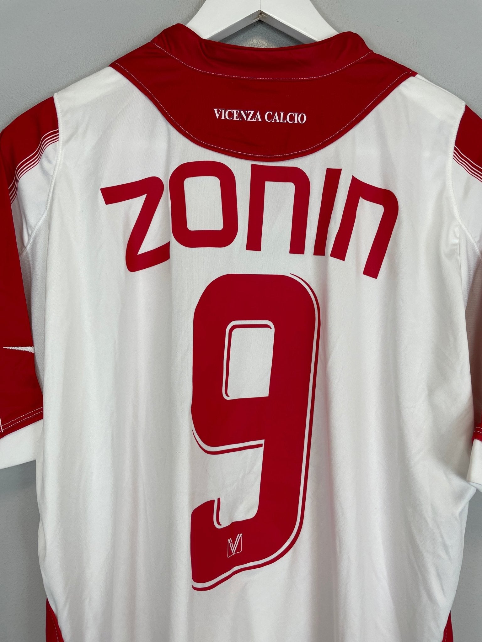 Shop 2007/08 VICENZA ZONIN #9 HOME SHIRT (L) DIADORA, classic football shirts, vintage football shirts & retro soccer jerseys at Cult Kits
