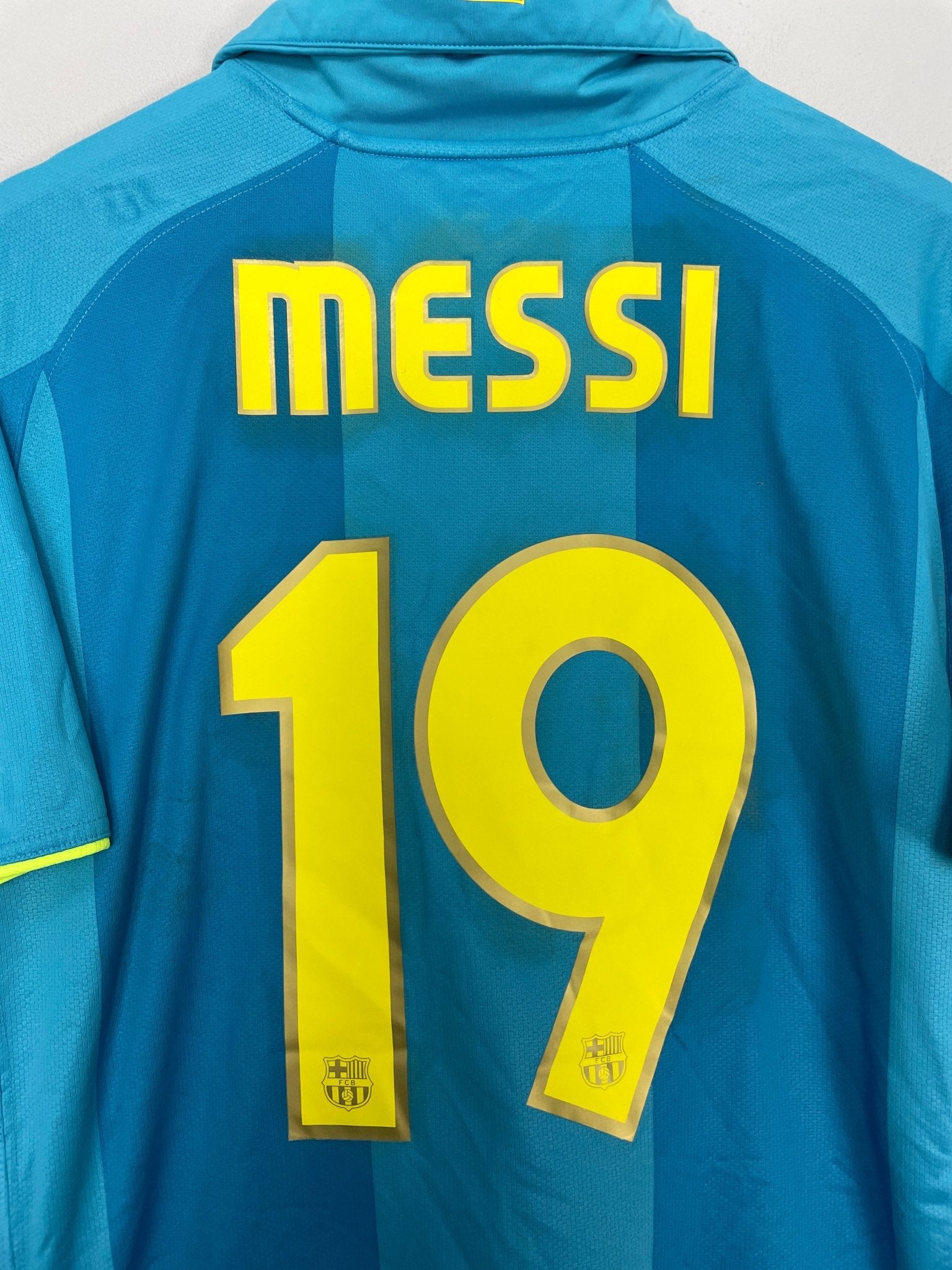 Shop 2007/09 BARCELONA MESSI #19 AWAY SHIRT (L) NIKE, classic football shirts, vintage football shirts & retro soccer jerseys at Cult Kits
