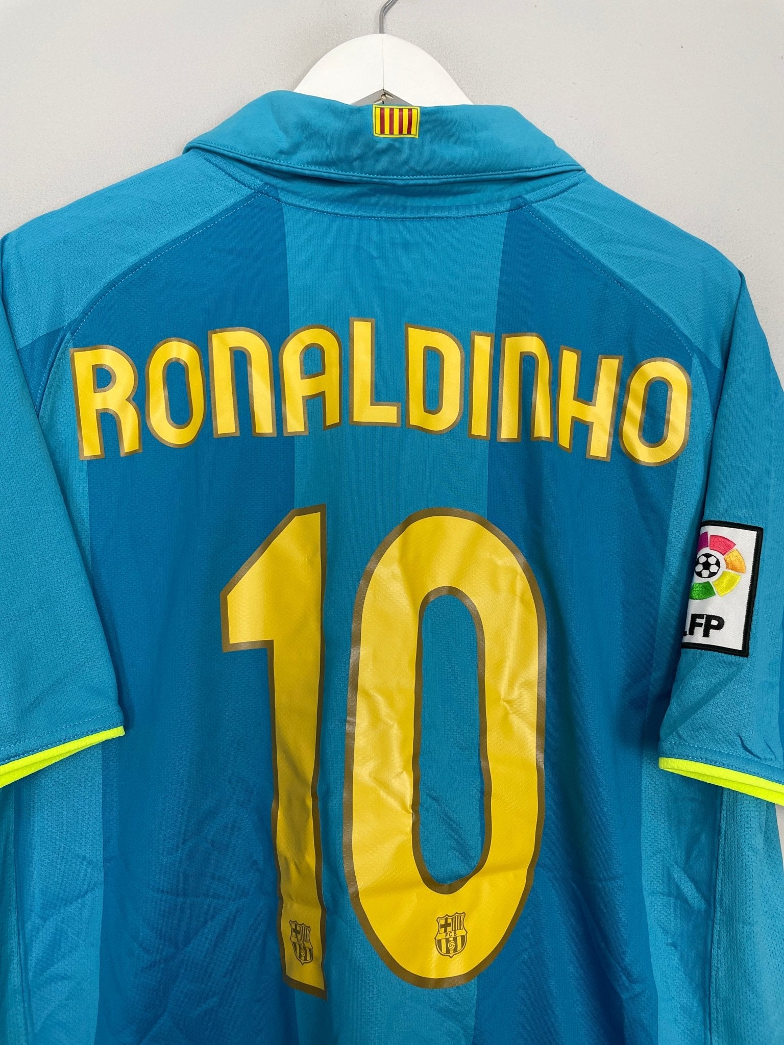 Shop 2007/09 BARCELONA RONALDINHO #10 AWAY SHIRT (L) NIKE, classic football shirts, vintage football shirts & retro soccer jerseys at Cult Kits