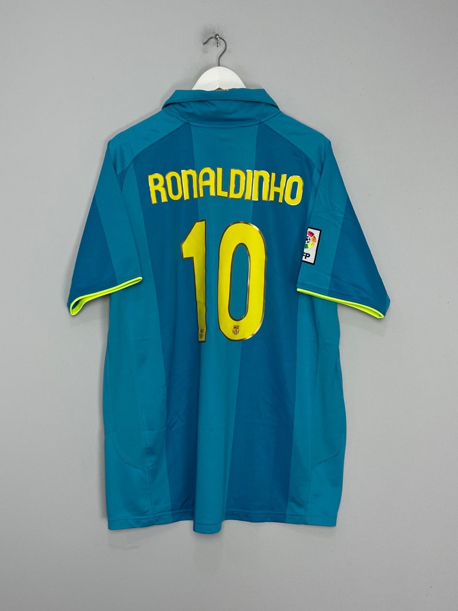 Shop 2007/09 BARCELONA RONALDINHO #10 AWAY SHIRT (XL) NIKE, classic football shirts, vintage football shirts & retro soccer jerseys at Cult Kits