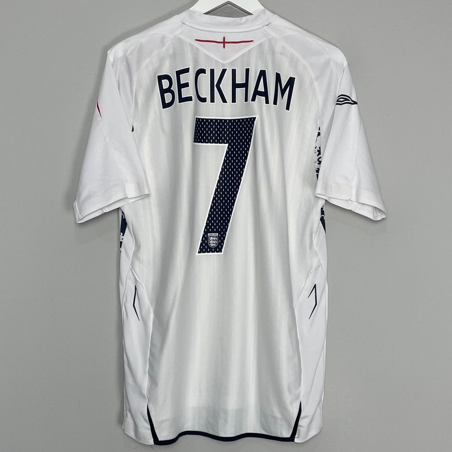 Shop 2007/09 ENGLAND BECKHAM #7 HOME SHIRT (L) UMBRO, classic football shirts, vintage football shirts & retro soccer jerseys at Cult Kits