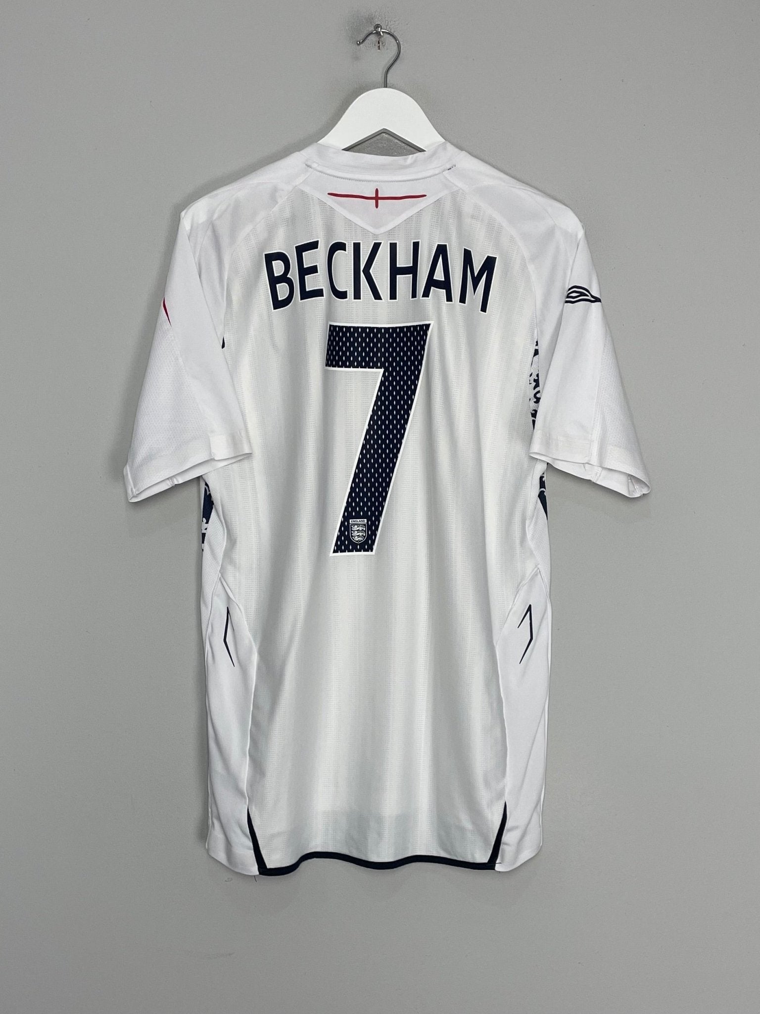 Shop 2007/09 ENGLAND BECKHAM #7 HOME SHIRT (L) UMBRO, classic football shirts, vintage football shirts & retro soccer jerseys at Cult Kits