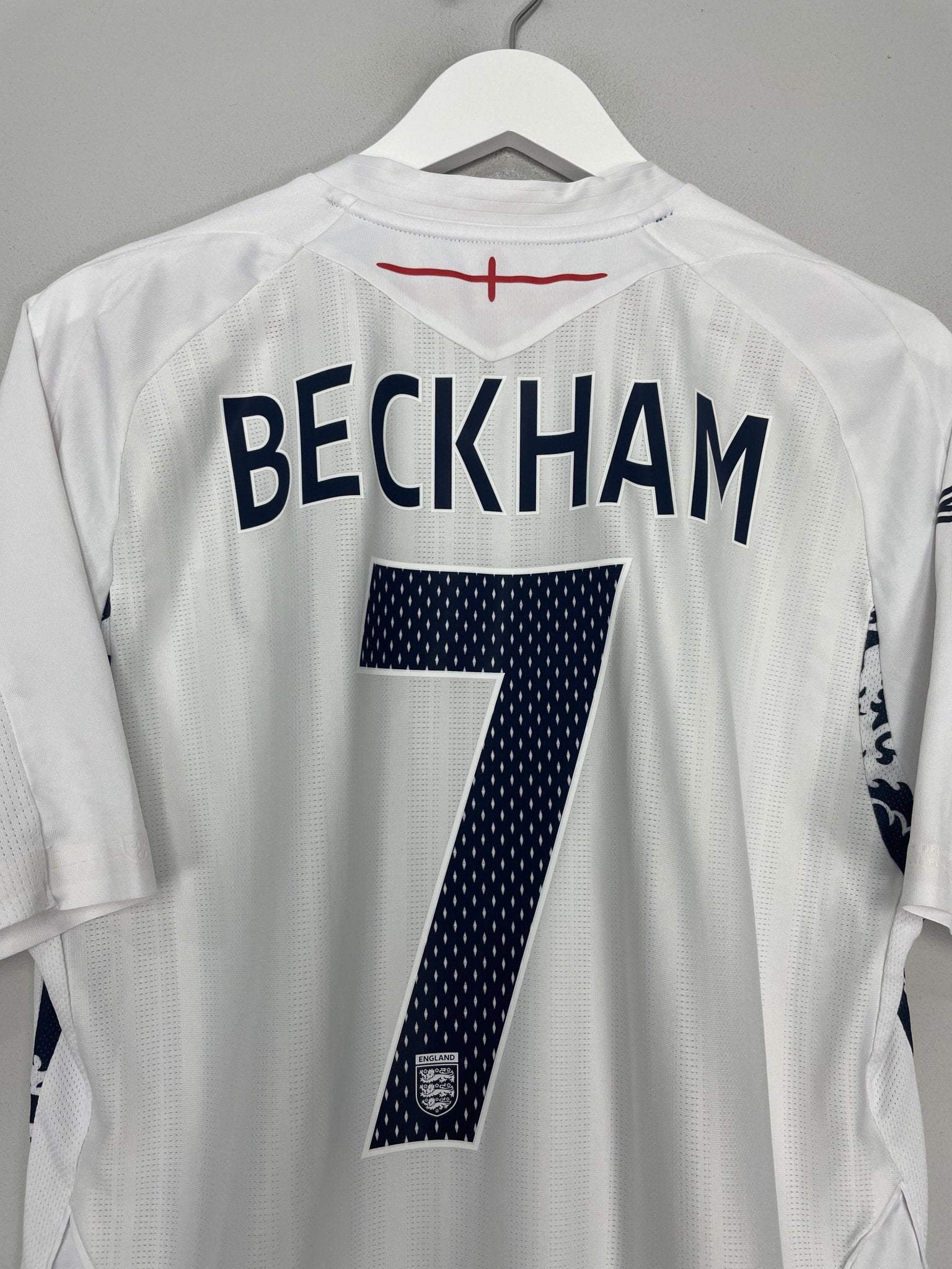 Shop 2007/09 ENGLAND BECKHAM #7 HOME SHIRT (L) UMBRO, classic football shirts, vintage football shirts & retro soccer jerseys at Cult Kits