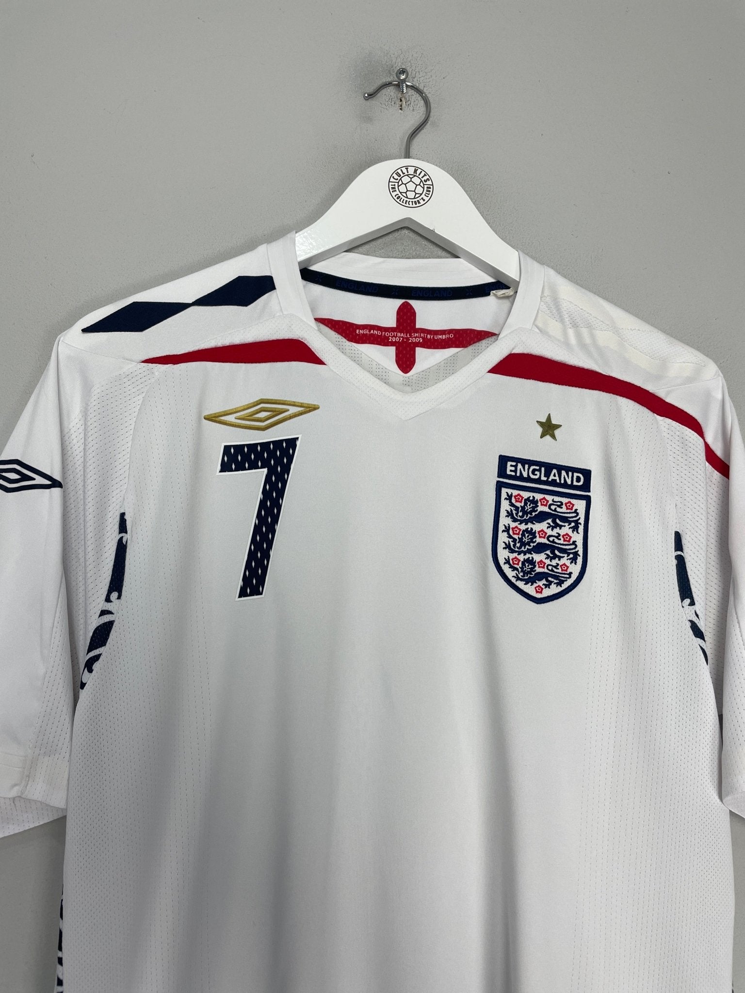 Shop 2007/09 ENGLAND BECKHAM #7 HOME SHIRT (L) UMBRO, classic football shirts, vintage football shirts & retro soccer jerseys at Cult Kits