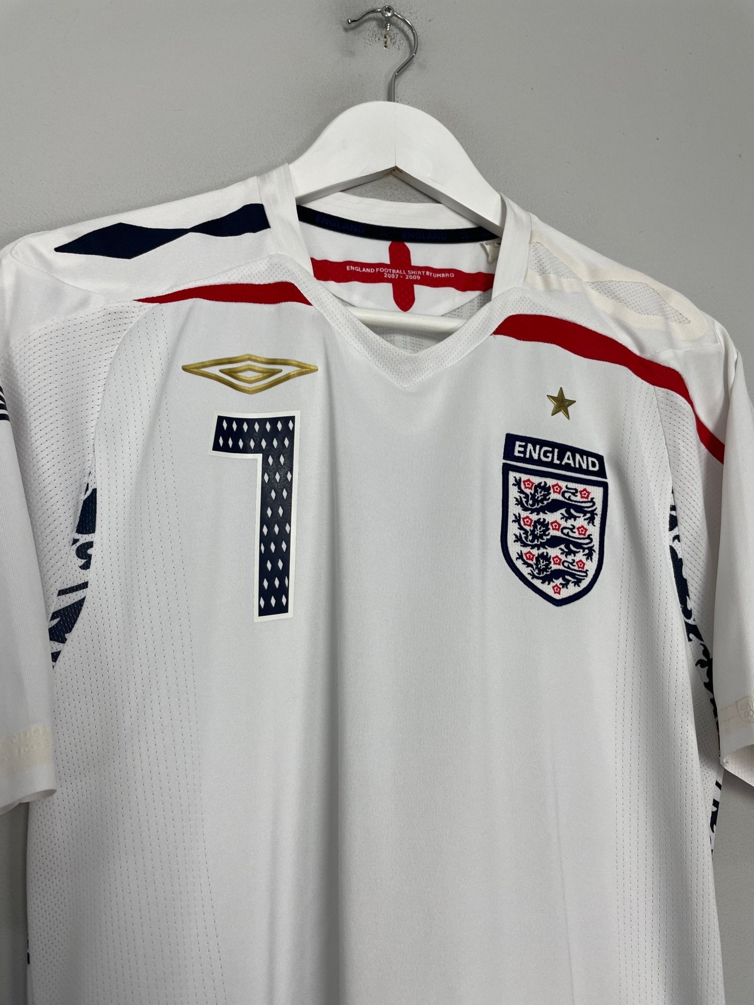 Shop 2007/09 ENGLAND BECKHAM #7 HOME SHIRT (M) UMBRO, classic football shirts, vintage football shirts & retro soccer jerseys at Cult Kits