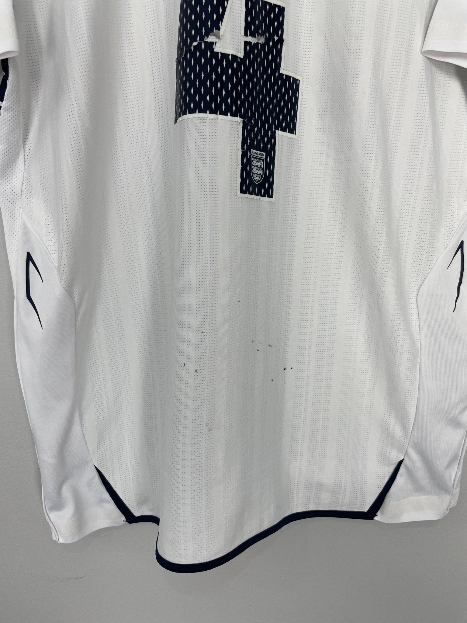 Shop 2007/09 ENGLAND GERRARD #4 HOME SHIRT (XL) UMBRO, classic football shirts, vintage football shirts & retro soccer jerseys at Cult Kits
