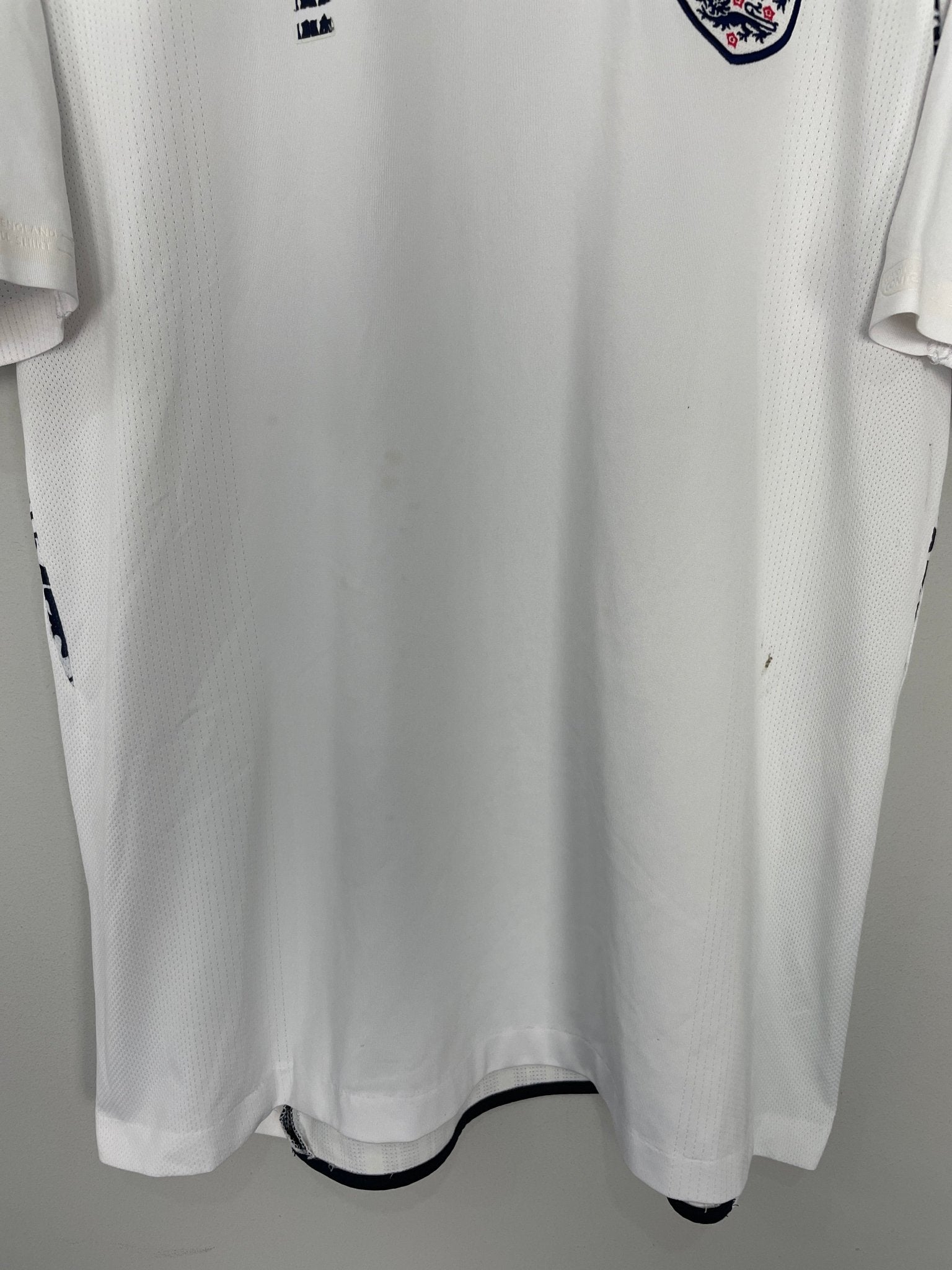 Shop 2007/09 ENGLAND GERRARD #4 HOME SHIRT (XL) UMBRO, classic football shirts, vintage football shirts & retro soccer jerseys at Cult Kits