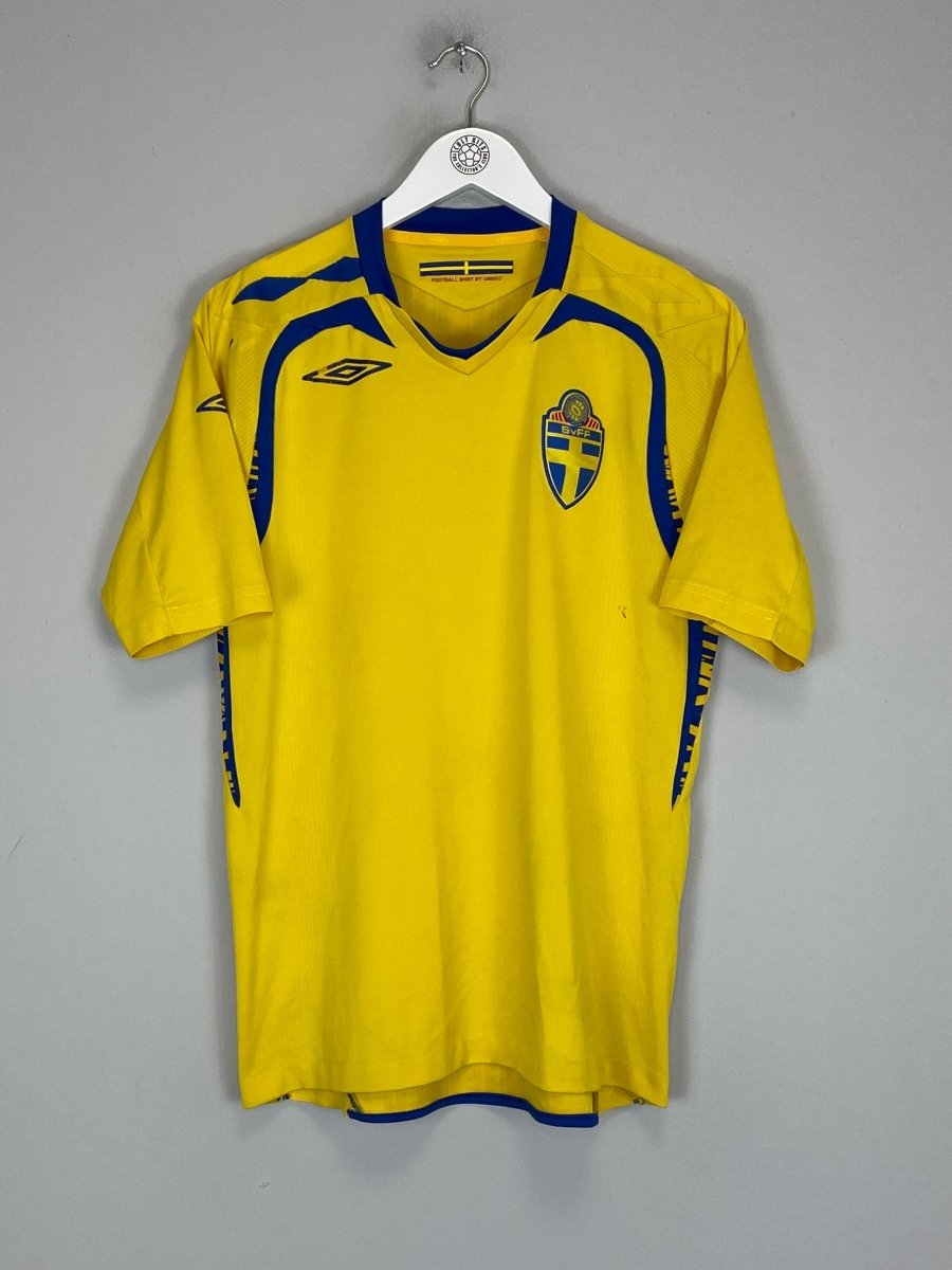 2007/09 SWEDEN HOME SHIRT (M) UMBRO - Cult Kits - Medium - Buy Vintage Football Shirts, Authentic Retro Football Shirts For Sale, Classic Football Shirts & Soccer Jersey