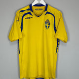 2007/09 SWEDEN HOME SHIRT (M) UMBRO - Cult Kits - Medium - Buy Vintage Football Shirts, Authentic Retro Football Shirts For Sale, Classic Football Shirts & Soccer Jersey