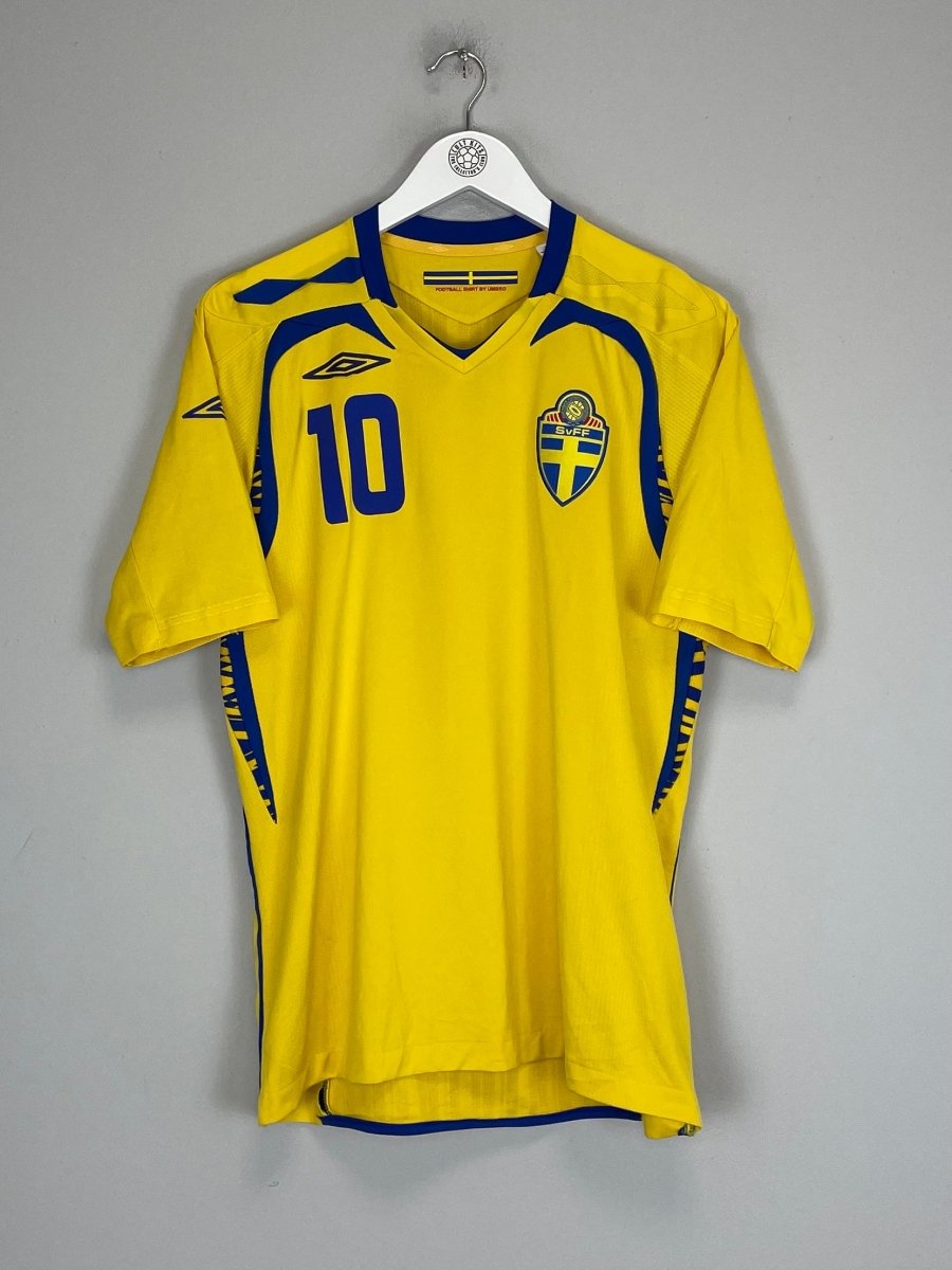 2007/09 SWEDEN IBRAHIMOVIC 10 HOME SHIRT (M) UMBRO - Cult Kits - Medium - Buy Vintage Football Shirts, Authentic Retro Football Shirts For Sale, Classic Football Shirts & Soccer Jersey
