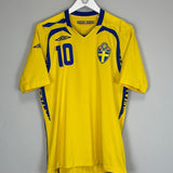 2007/09 SWEDEN IBRAHIMOVIC 10 HOME SHIRT (M) UMBRO - Cult Kits - Medium - Buy Vintage Football Shirts, Authentic Retro Football Shirts For Sale, Classic Football Shirts & Soccer Jersey