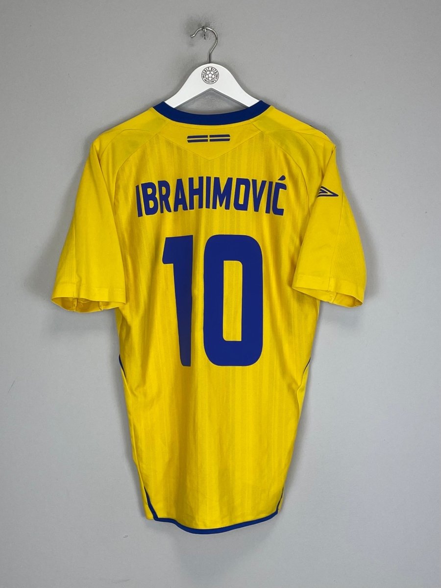 2007/09 SWEDEN IBRAHIMOVIC 10 HOME SHIRT (M) UMBRO - Cult Kits - Medium - Buy Vintage Football Shirts, Authentic Retro Football Shirts For Sale, Classic Football Shirts & Soccer Jersey