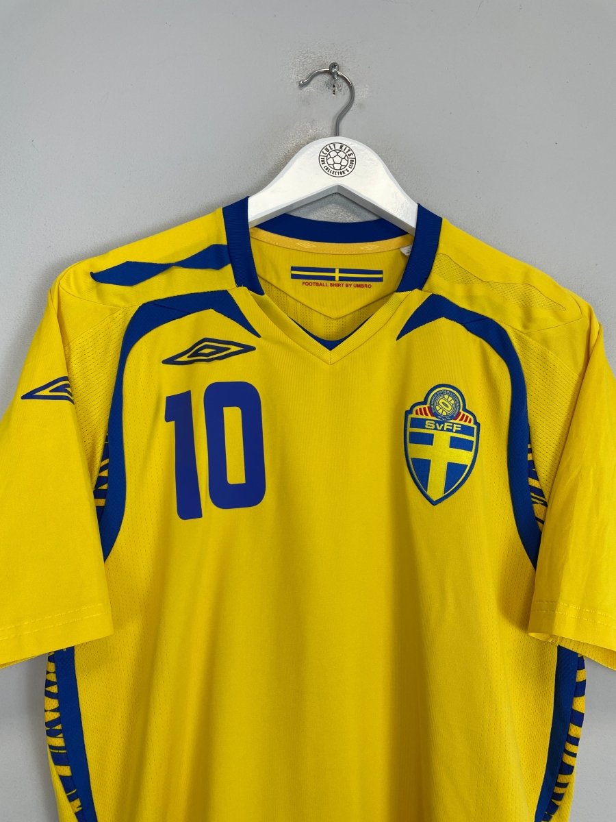 2007/09 SWEDEN IBRAHIMOVIC 10 HOME SHIRT (M) UMBRO - Cult Kits - Medium - Buy Vintage Football Shirts, Authentic Retro Football Shirts For Sale, Classic Football Shirts & Soccer Jersey