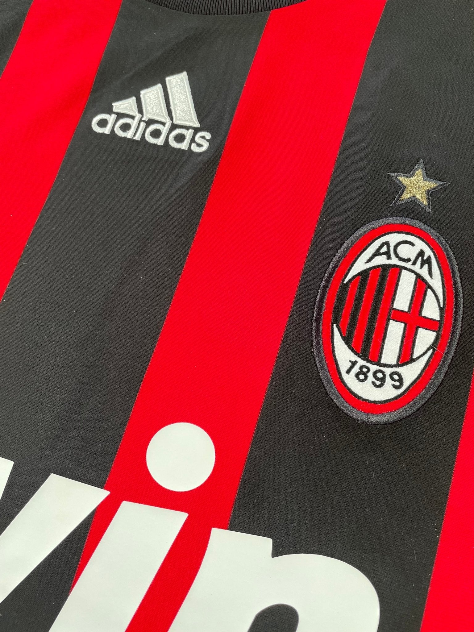 Buy 2008/09 AC Milan Ronaldinho 80 Home Shirt (XL) Adidas ~ Free worldwide shipping ~ Authentic Vintage Football Shirts from Cult Kits