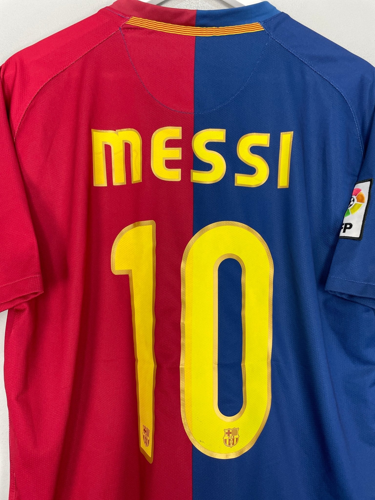 Shop 2008/09 BARCELONA MESSI #10 HOME SHIRT (L) NIKE, classic football shirts, vintage football shirts & retro soccer jerseys at Cult Kits